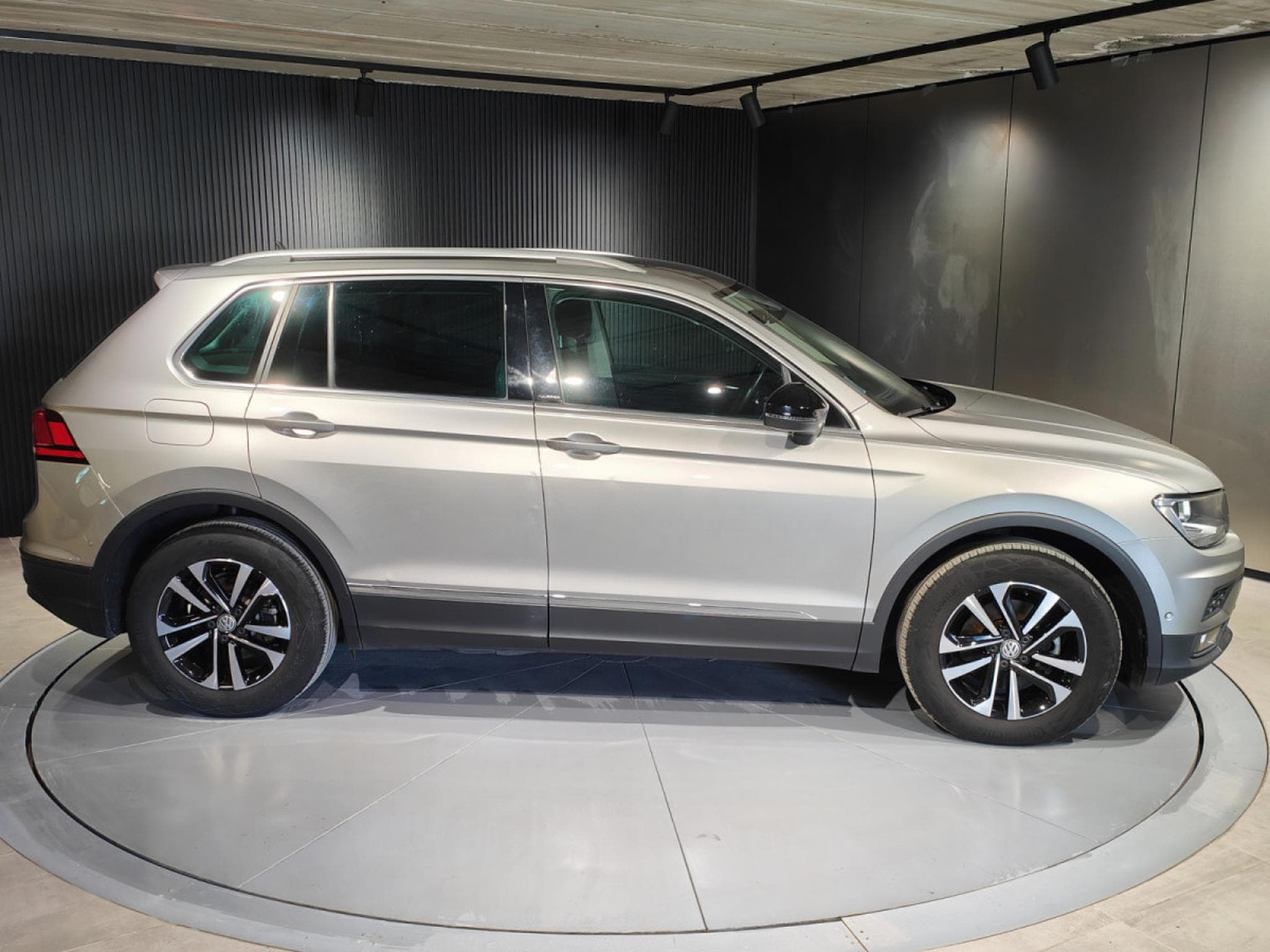 VW Tiguan 2.0 TDI DSG CARPLAY CAMERA GPS CRUISE ADAPTATIF (2020) - Photo 2