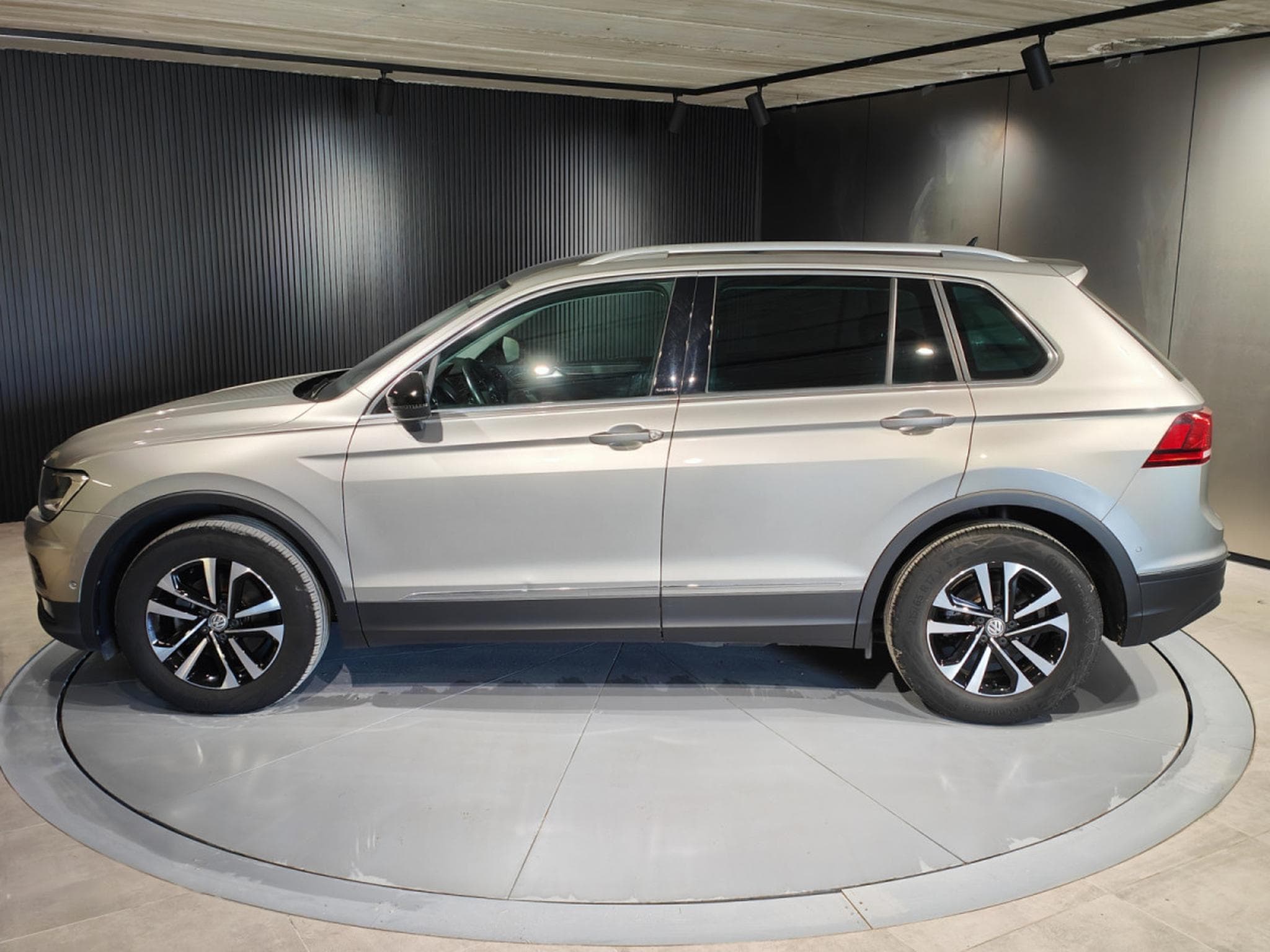 VW Tiguan 2.0 TDI DSG CARPLAY CAMERA GPS CRUISE ADAPTATIF (2020) - Photo 5