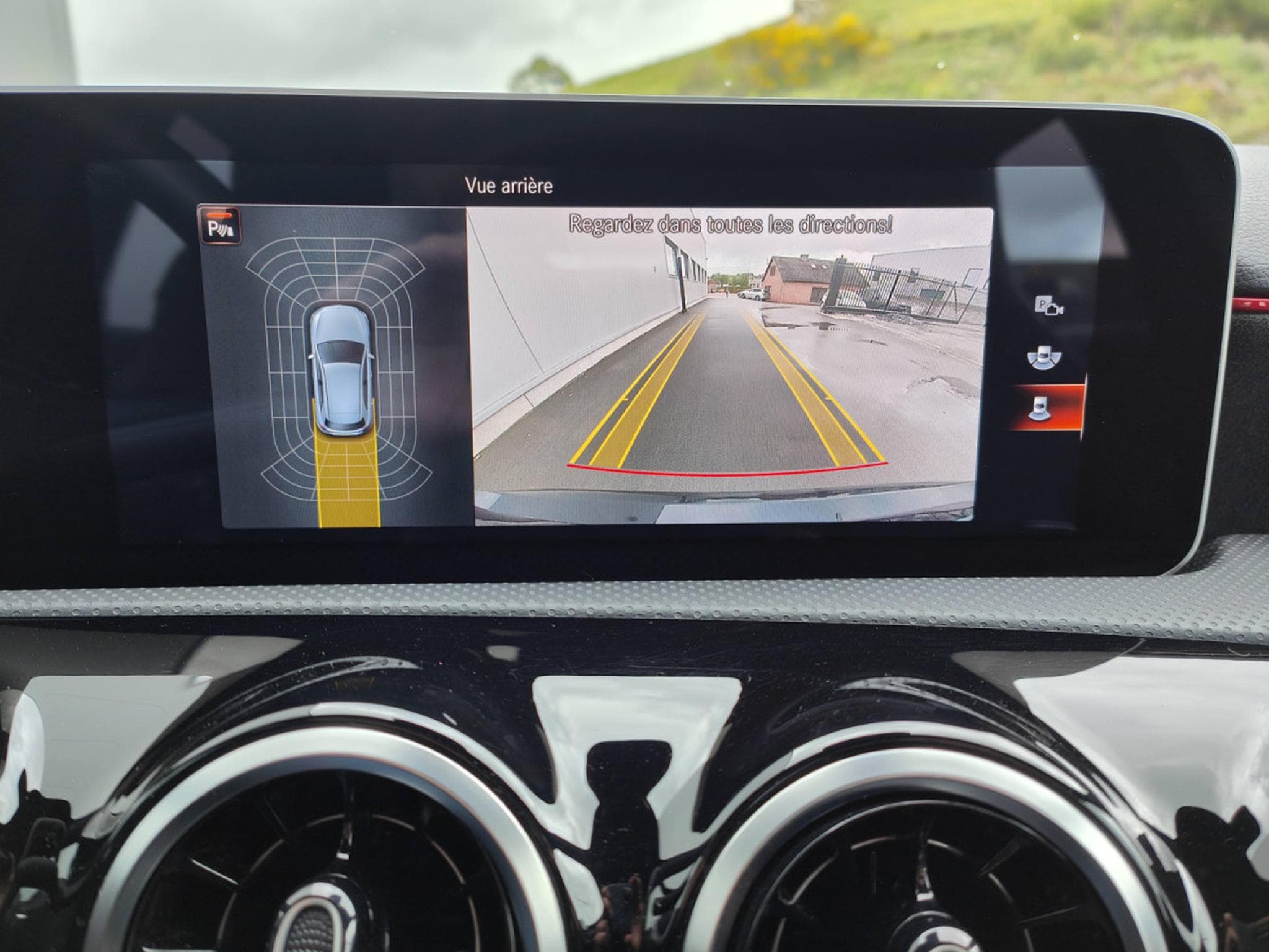 Mercedes A 180 180D PACK AMG CAMERA GPS CARPLAY LED SIEGES ELECTRIQUES (2019) - Photo 25