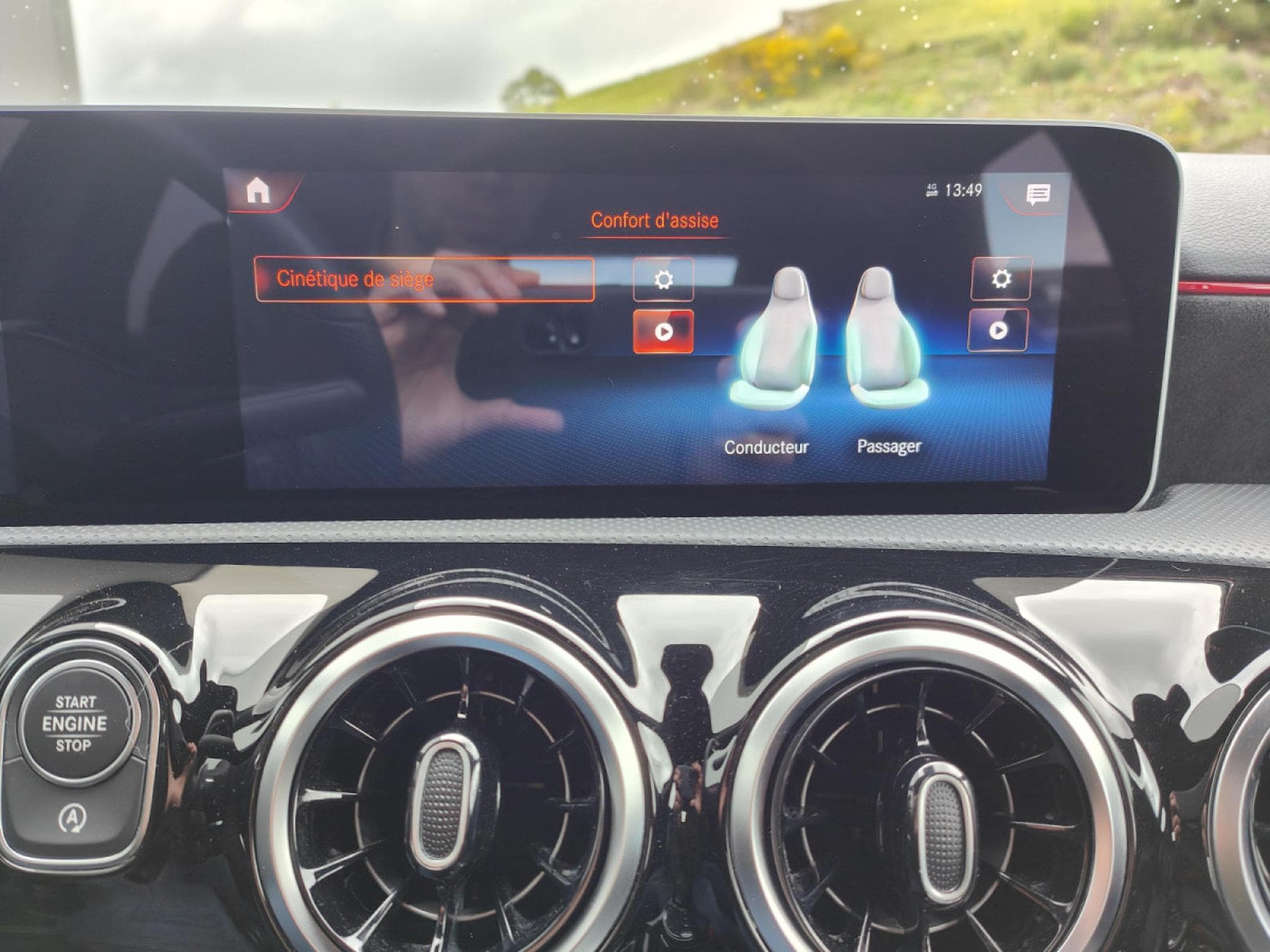 Mercedes A 180 180D PACK AMG CAMERA GPS CARPLAY LED SIEGES ELECTRIQUES (2019) - Photo 27
