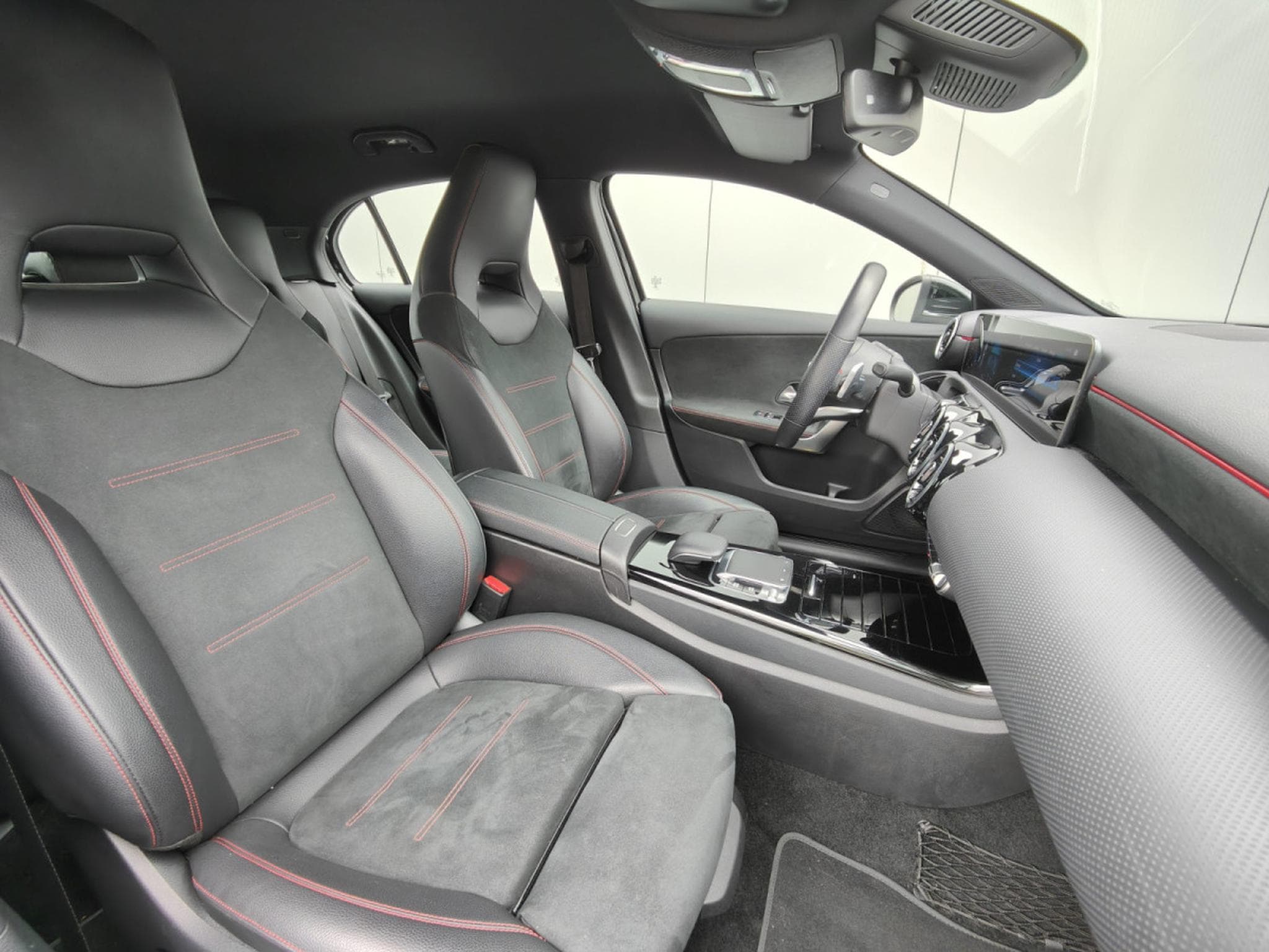 Mercedes A 180 180D PACK AMG CAMERA GPS CARPLAY LED SIEGES ELECTRIQUES (2019) - Photo 8