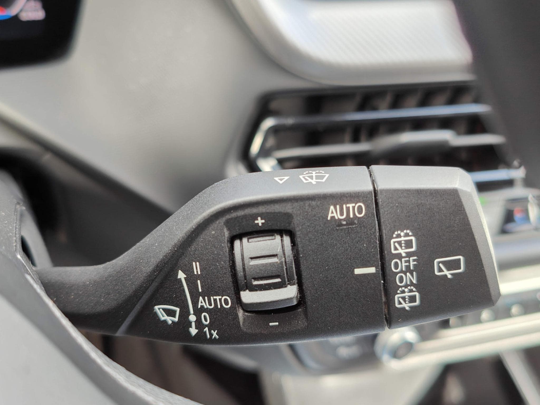 BMW 120 120iA SDRIVE PACK M GPS CARPLAY SIEGES CHAUFFANTS ECLAIRAGE (2021) - Photo 18