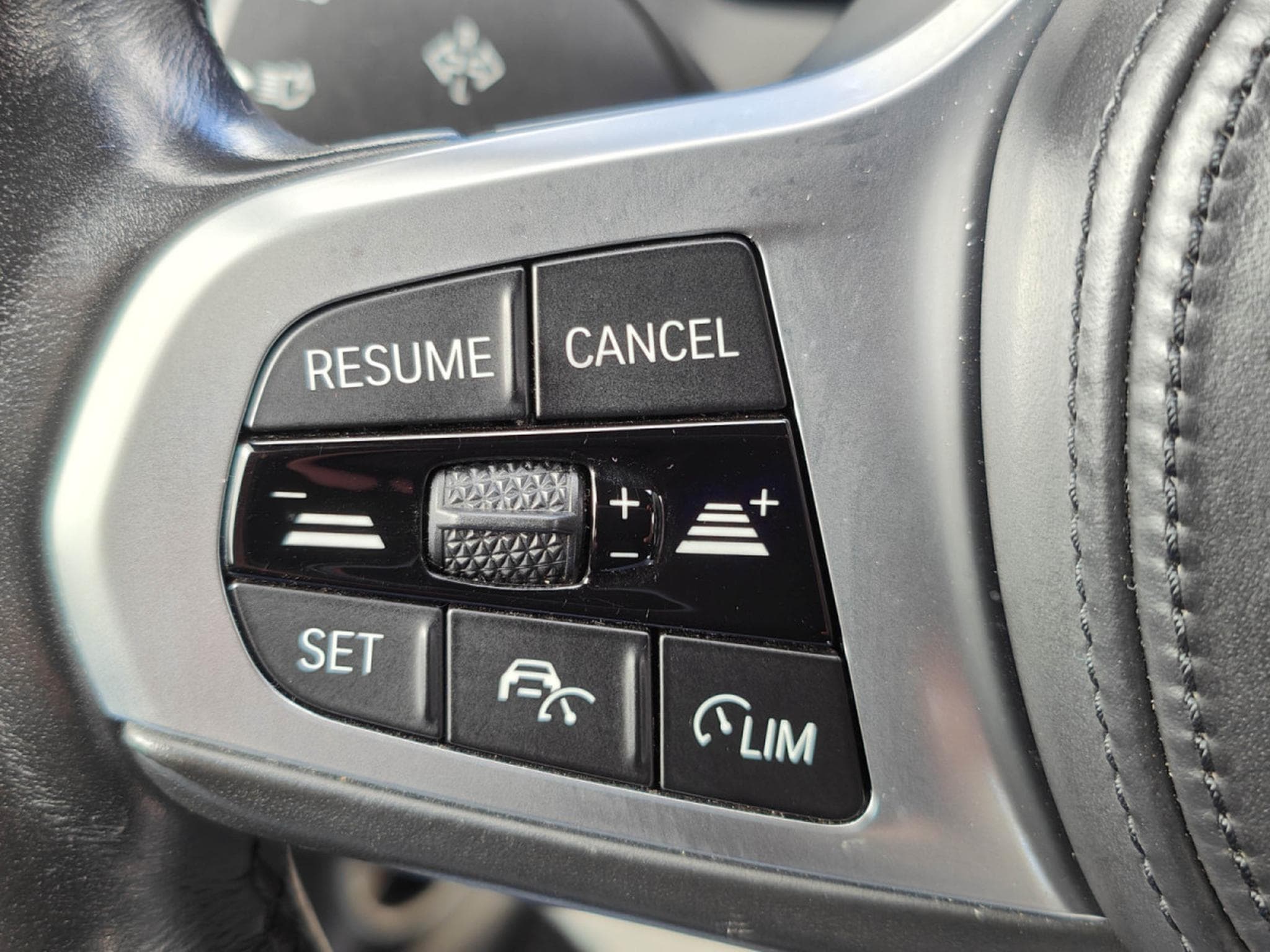 BMW 120 120iA SDRIVE PACK M GPS CARPLAY SIEGES CHAUFFANTS ECLAIRAGE (2021) - Photo 20