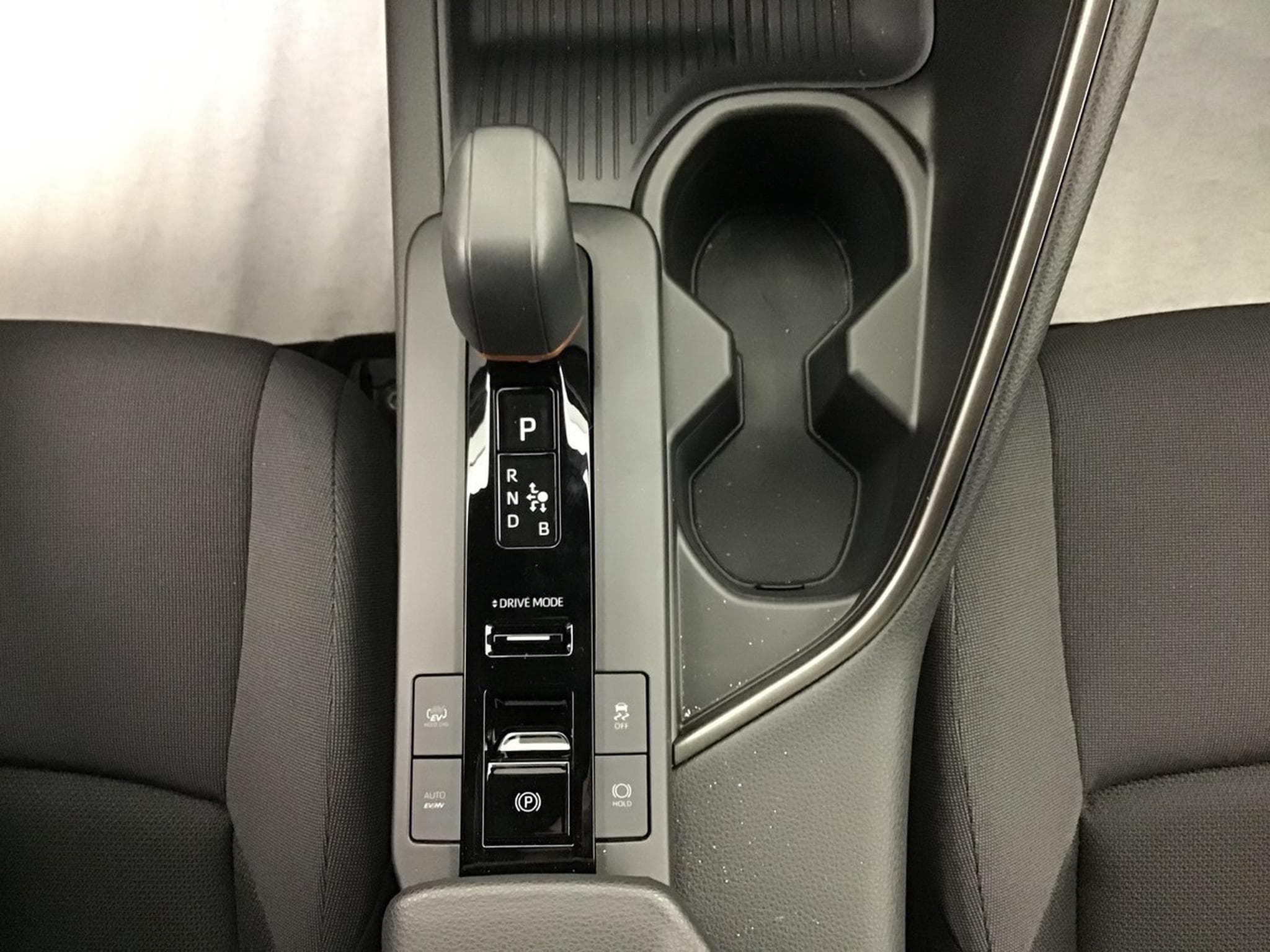 Toyota C-HR 2.0 Plug-In Hybrid 225 Design (2025) - Foto 13