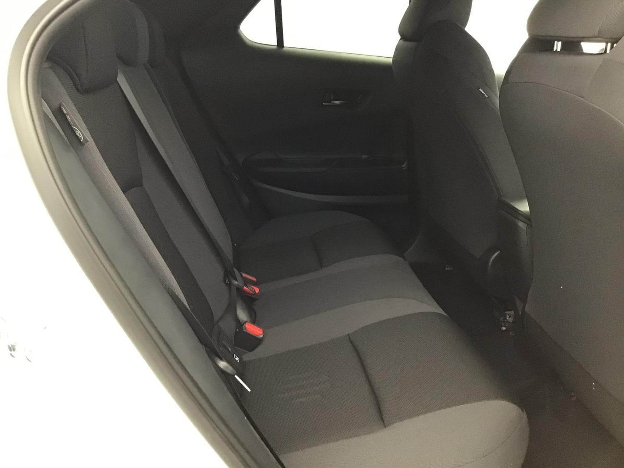Toyota C-HR 2.0 Plug-In Hybrid 225 Design (2025) - Foto 8