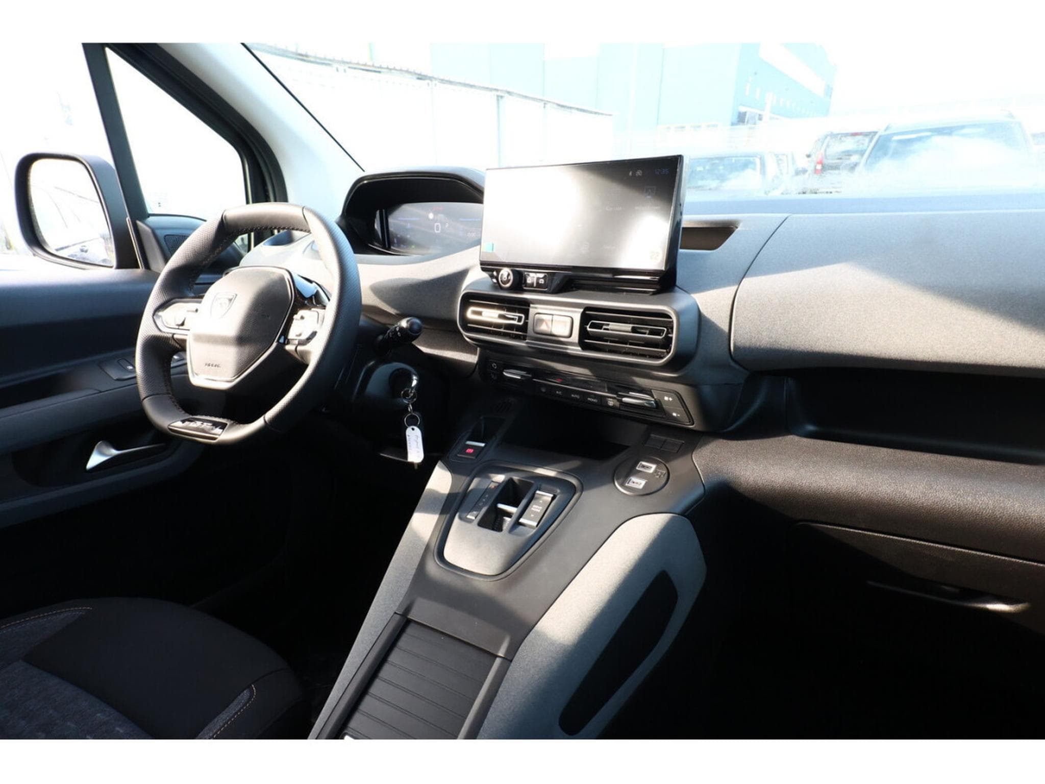 Peugeot Rifter 1.5 BlueHDI 130 EAT8 L1 GT (2025) - Foto 10