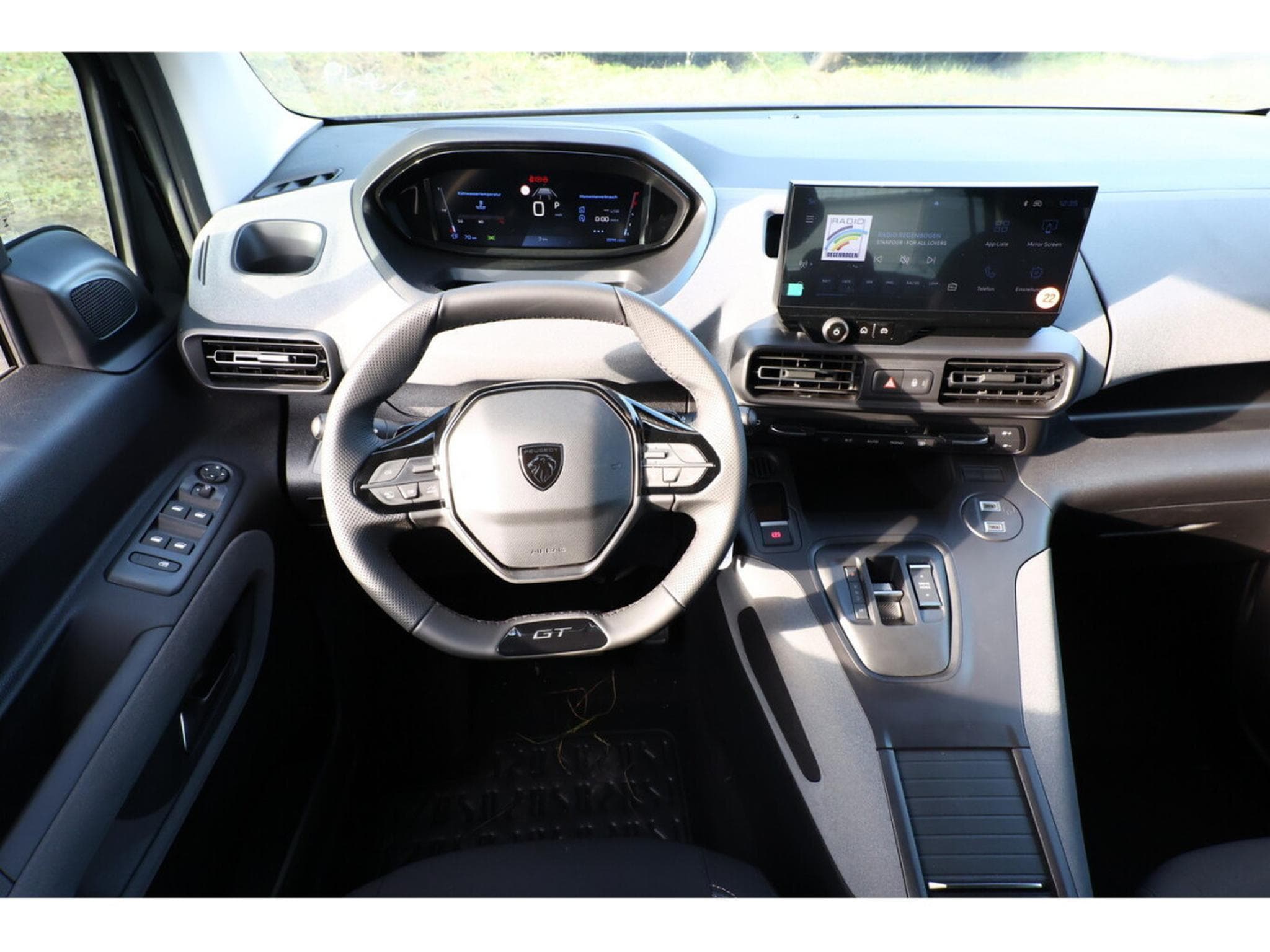 Peugeot Rifter 1.5 BlueHDI 130 EAT8 L1 GT (2025) - Foto 6