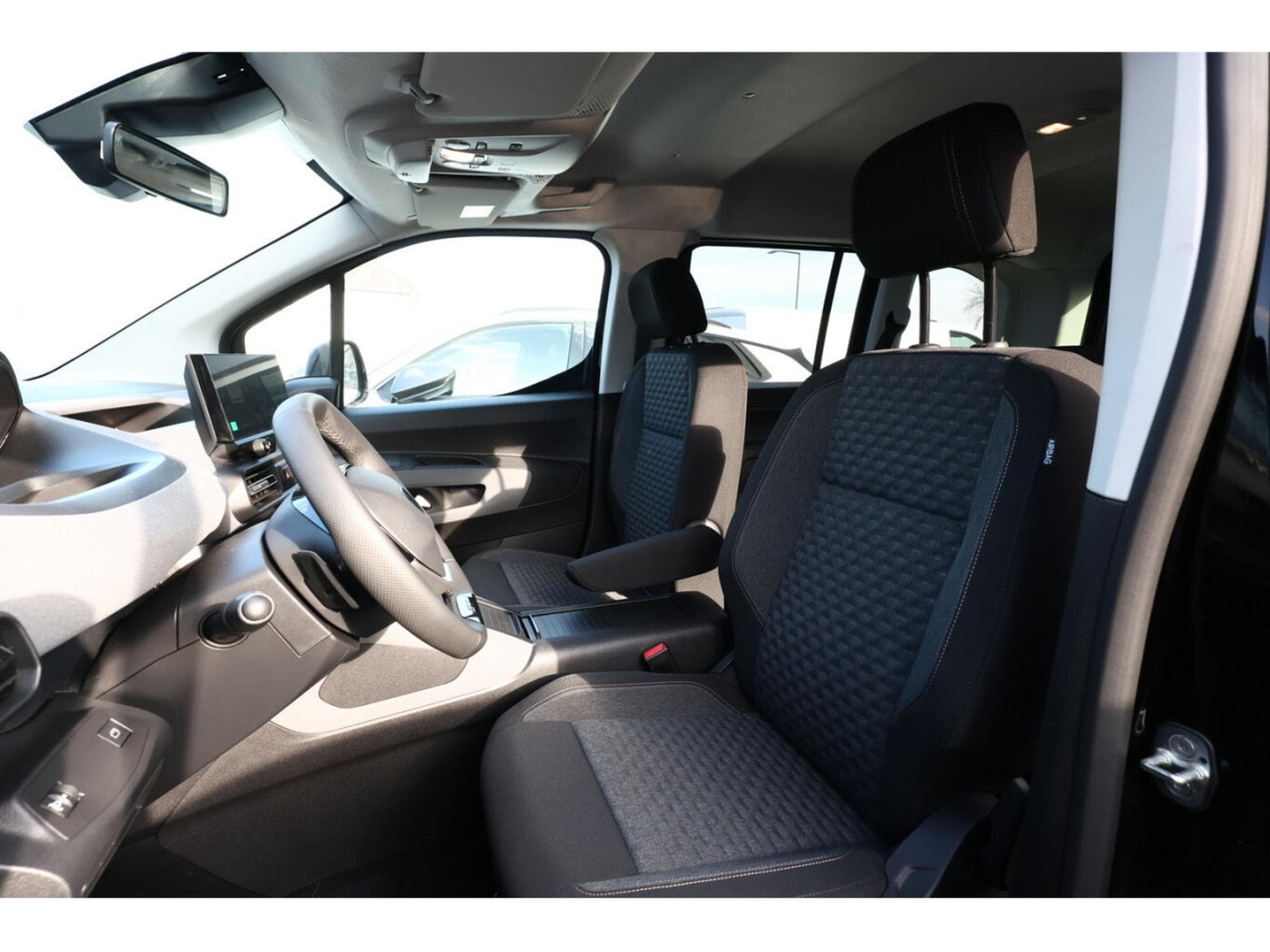 Peugeot Rifter 1.5 BlueHDI 130 EAT8 L1 GT (2025) - Foto 7