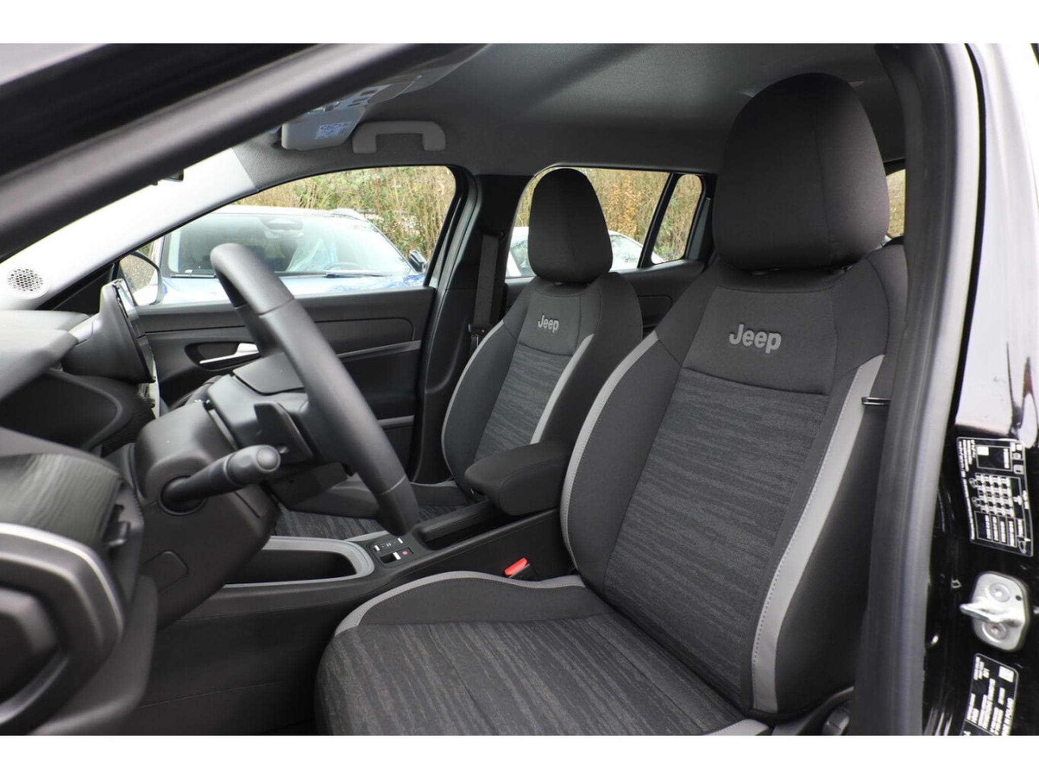 Jeep Avenger 1.2 Hybrid DCT 110 Longitude (2025) - Foto 7