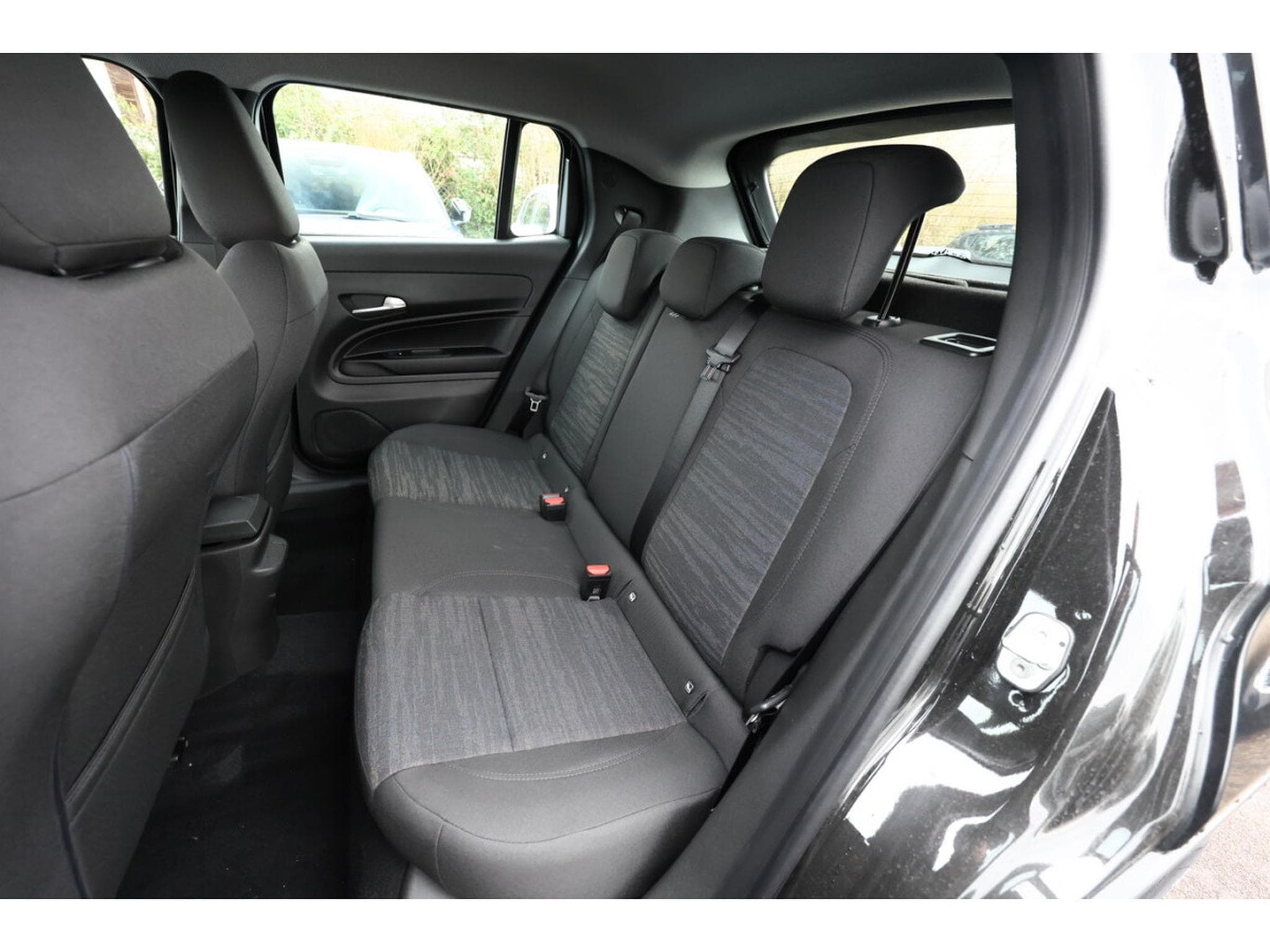 Jeep Avenger 1.2 Hybrid DCT 110 Longitude (2025) - Foto 8