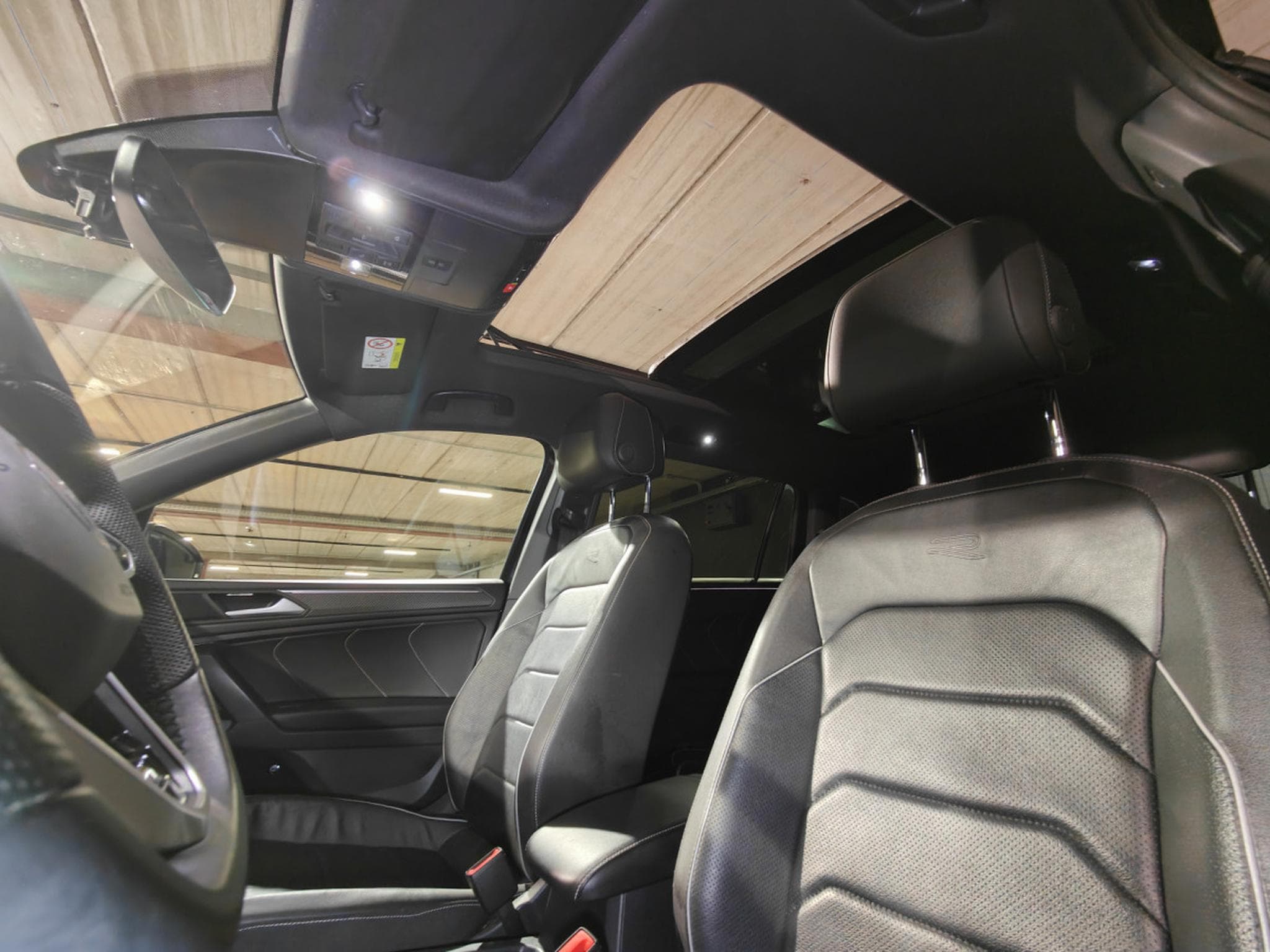 VW Tiguan 2.0 TDI R-LINE DSG 7PLACES CARPLAY TOIT OUV CUIR CAMERA ATTE (2022) - Photo 13