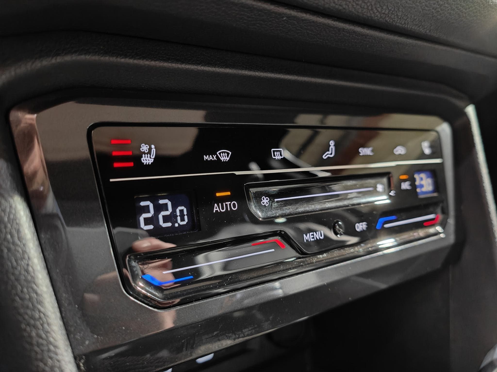 VW Tiguan 2.0 TDI R-LINE DSG 7PLACES CARPLAY TOIT OUV CUIR CAMERA ATTE (2022) - Photo 21
