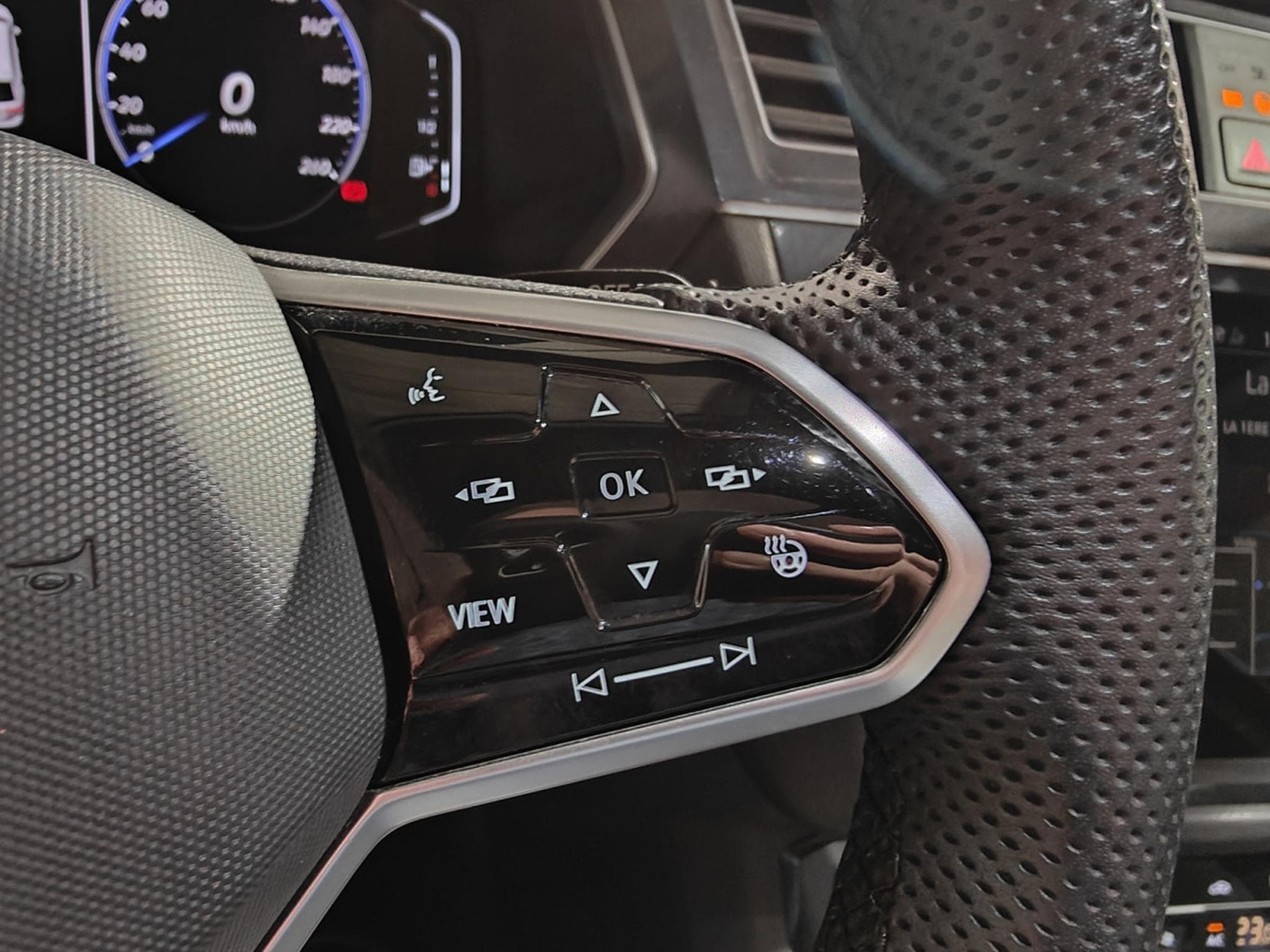 VW Tiguan 2.0 TDI R-LINE DSG 7PLACES CARPLAY TOIT OUV CUIR CAMERA ATTE (2022) - Photo 23
