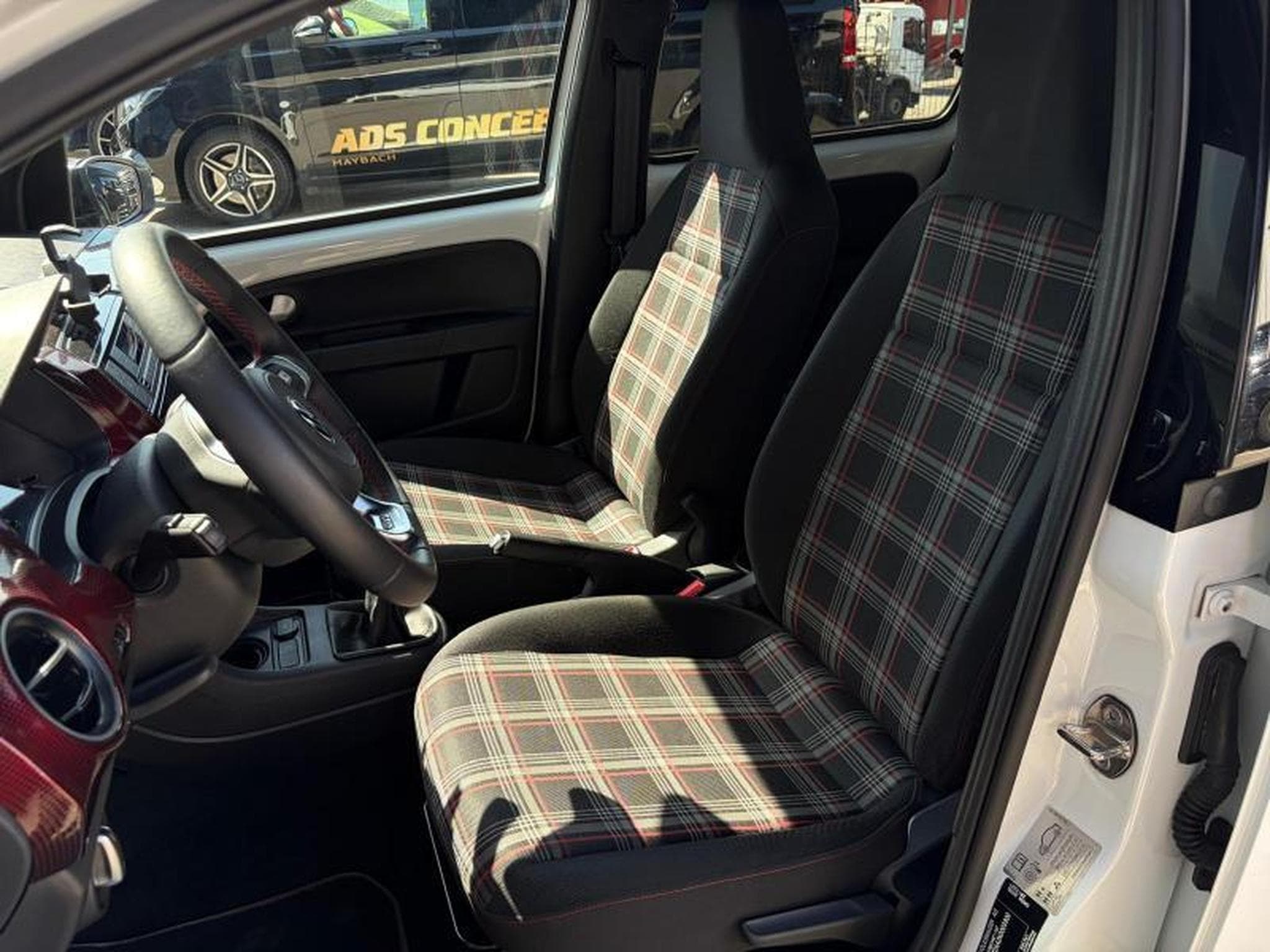 VW UP GTI (2021) - Photo 9