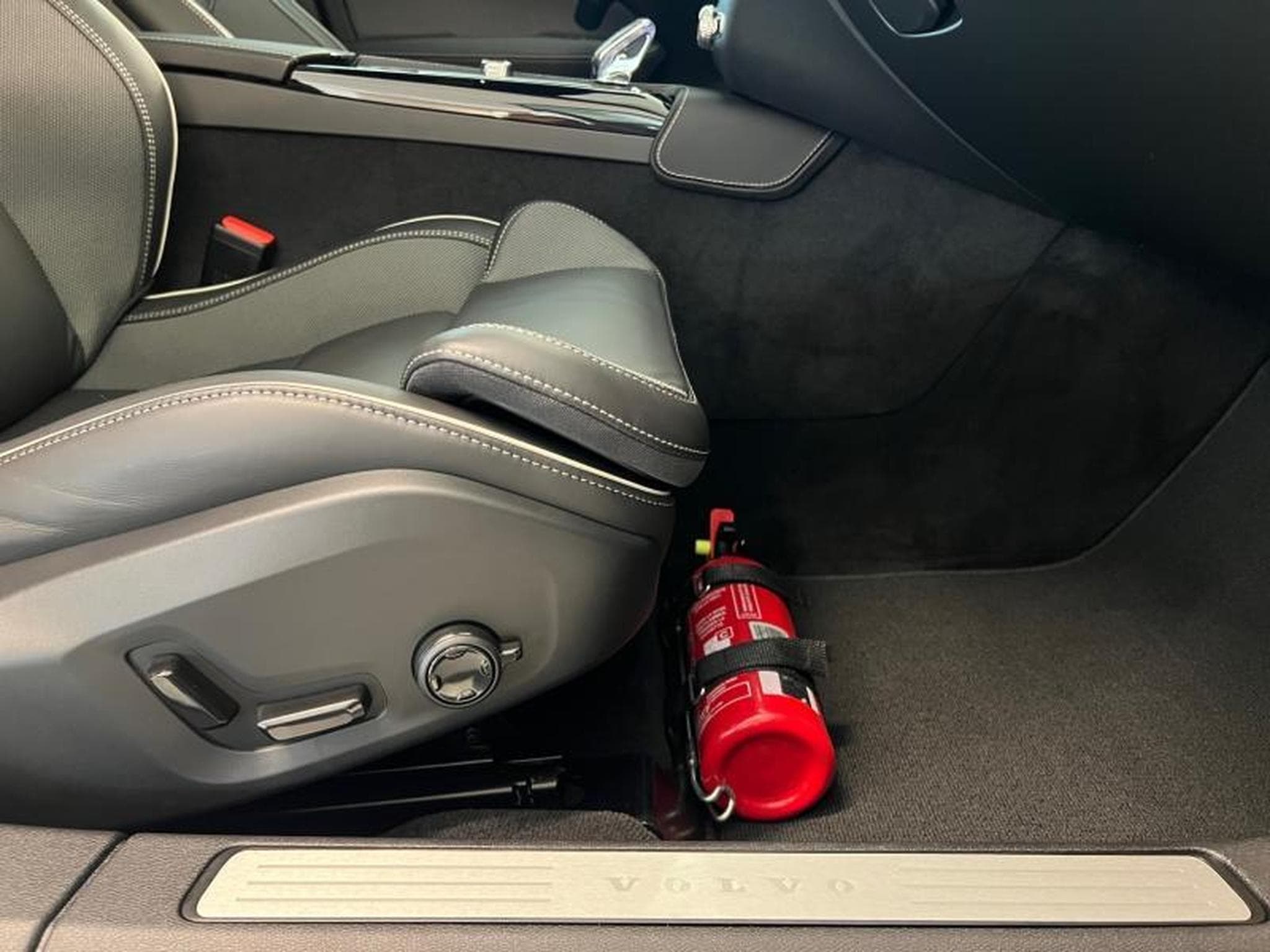 Volvo V60 Plus Dark (2025) - Photo 11