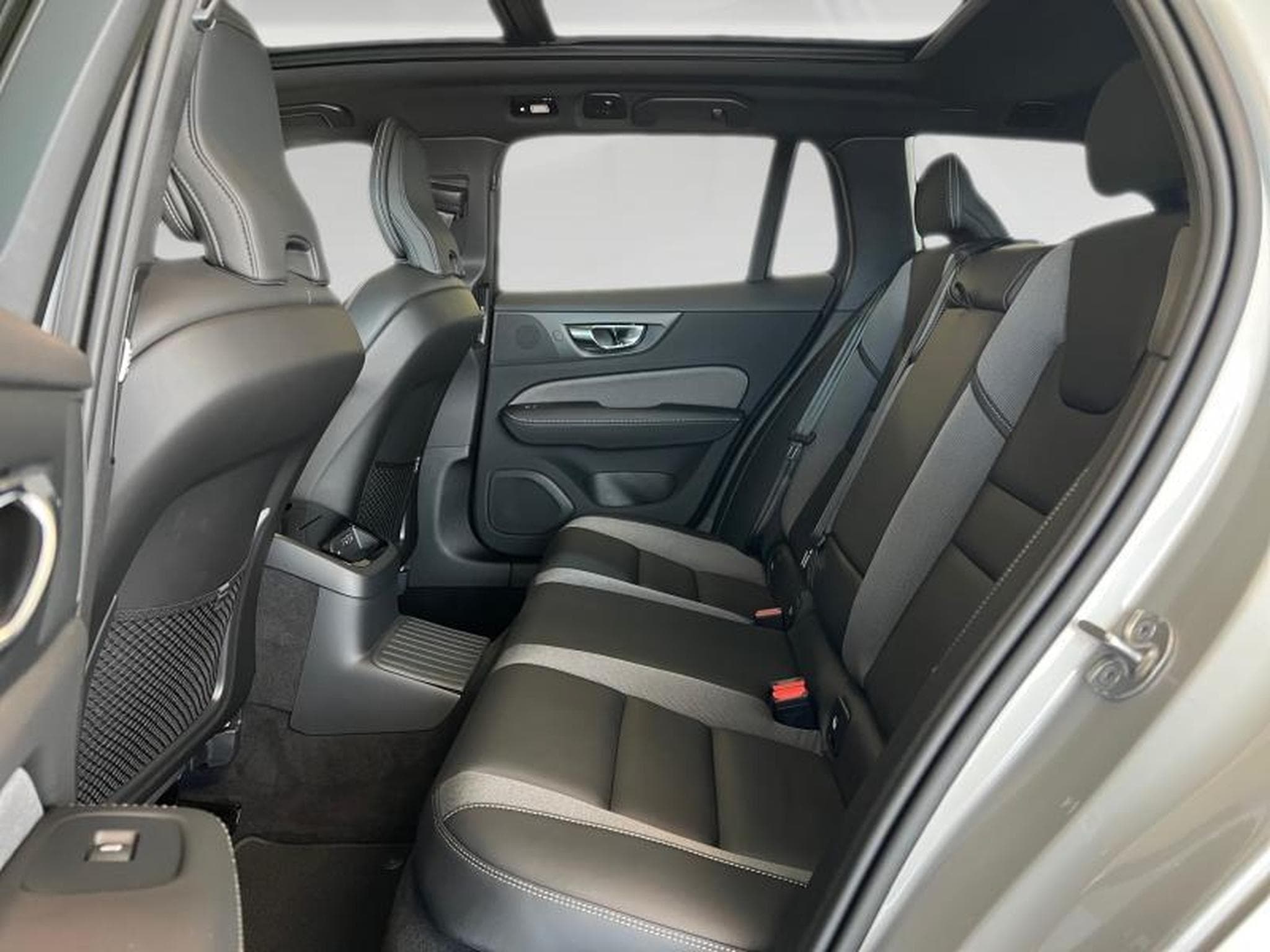 Volvo V60 Plus Dark (2025) - Photo 15
