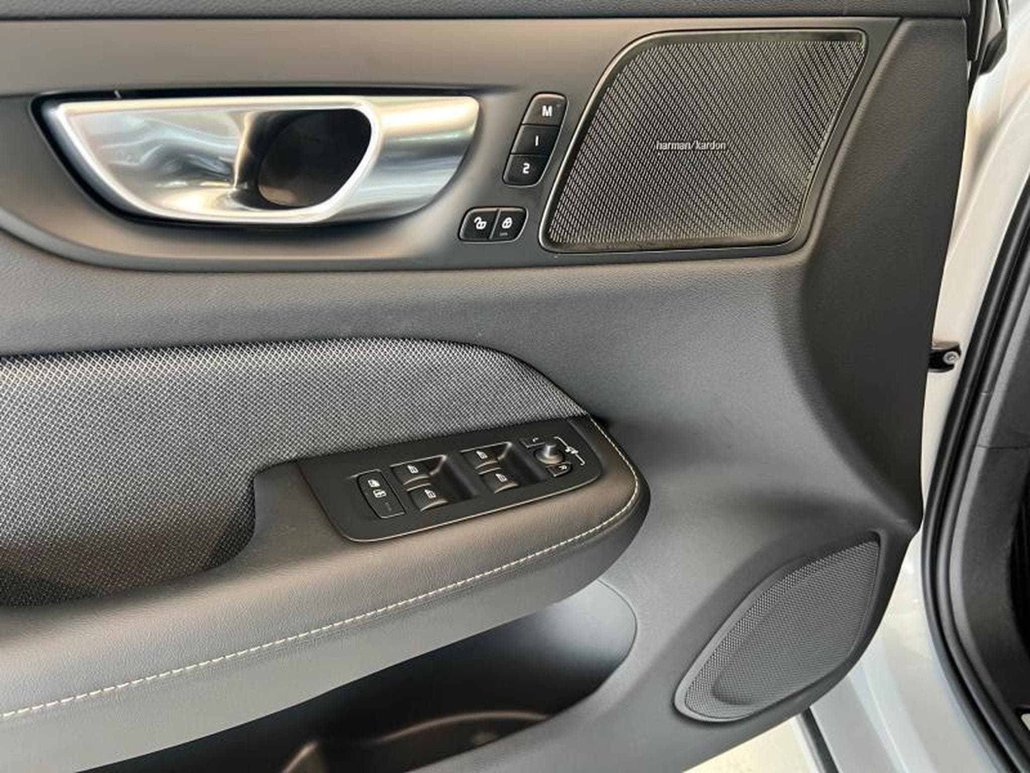 Volvo V60 Plus Dark (2025) - Photo 18