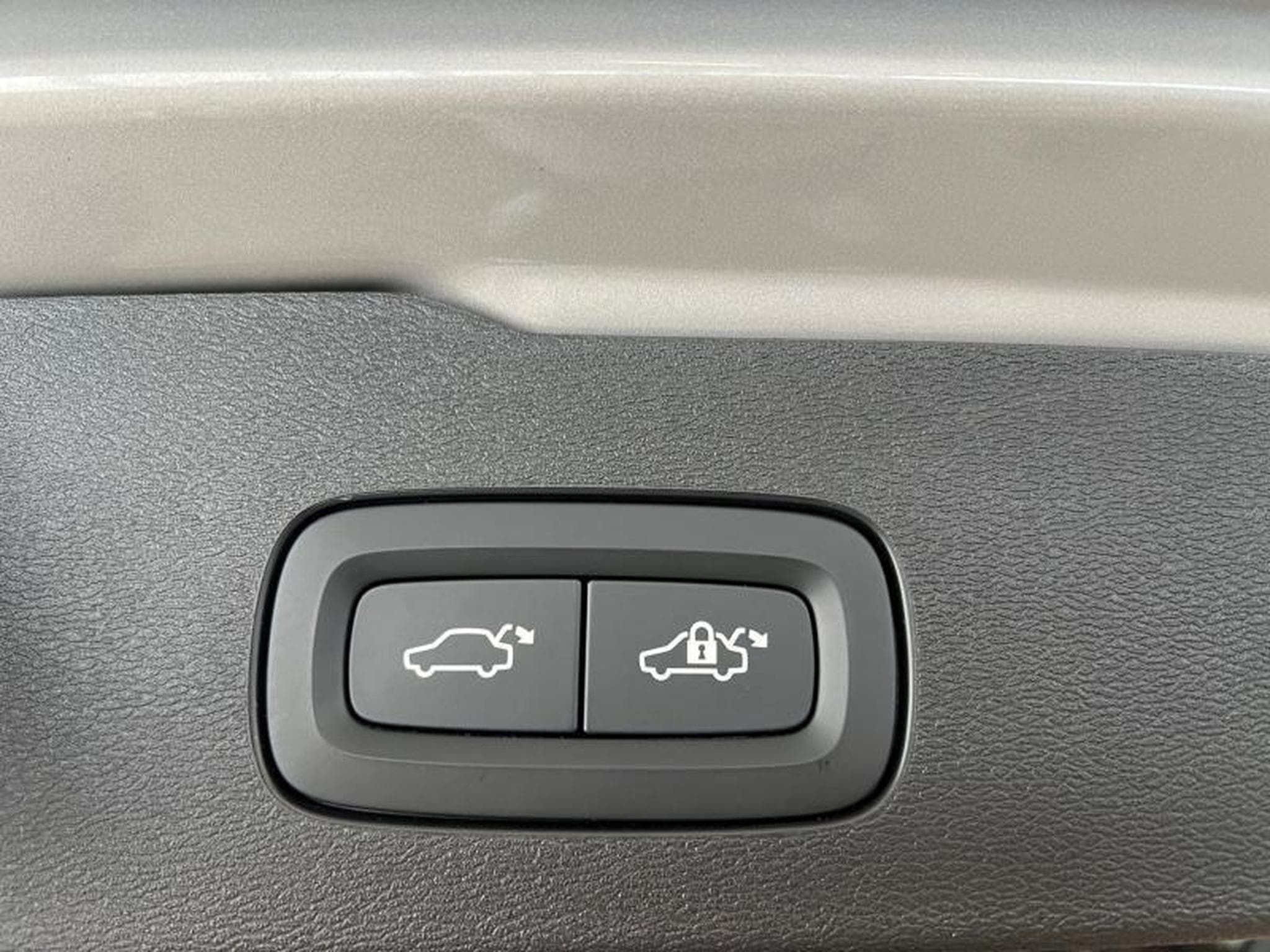 Volvo V60 Plus Dark (2025) - Photo 21