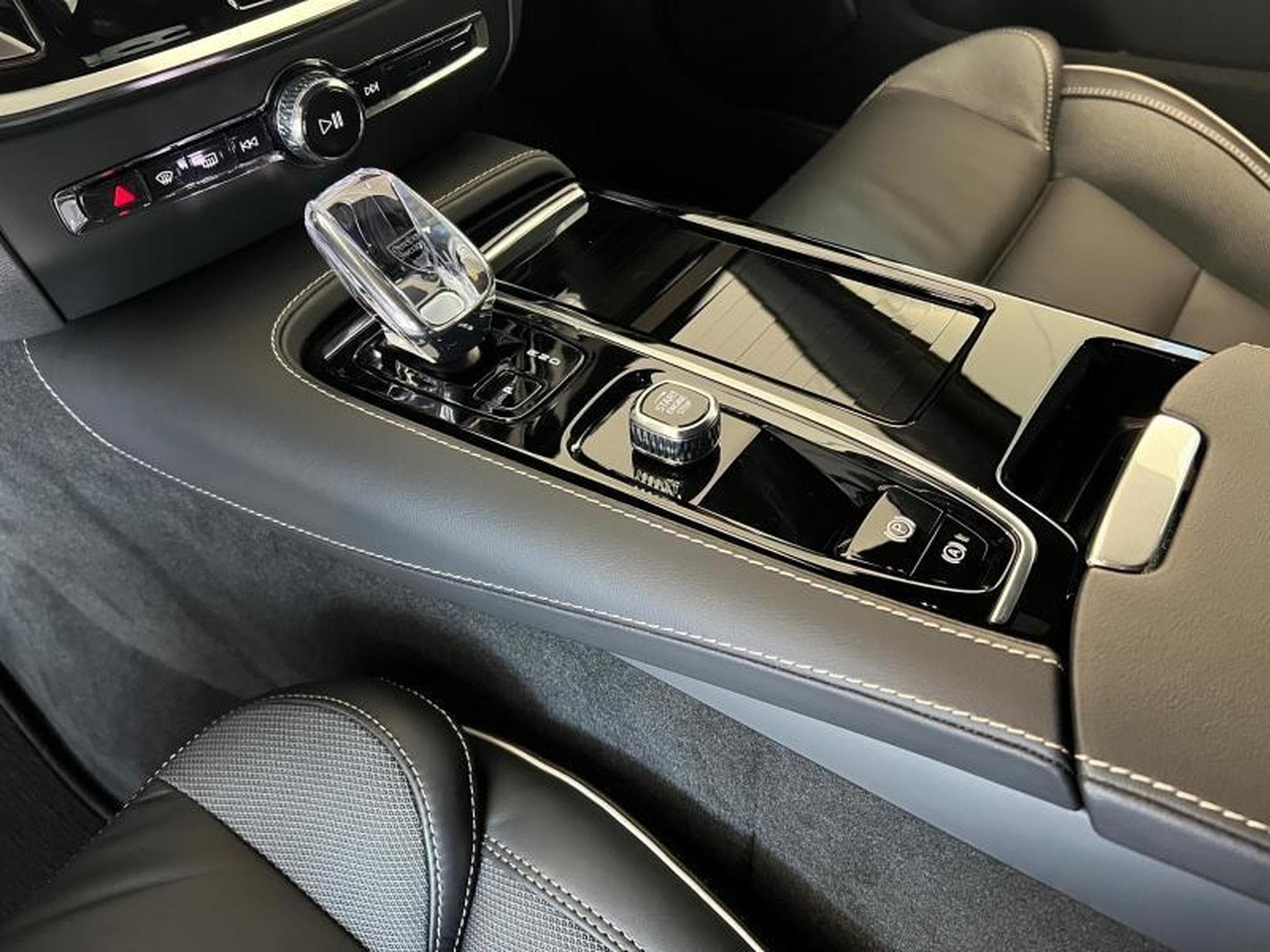 Volvo V60 Plus Dark (2025) - Photo 8