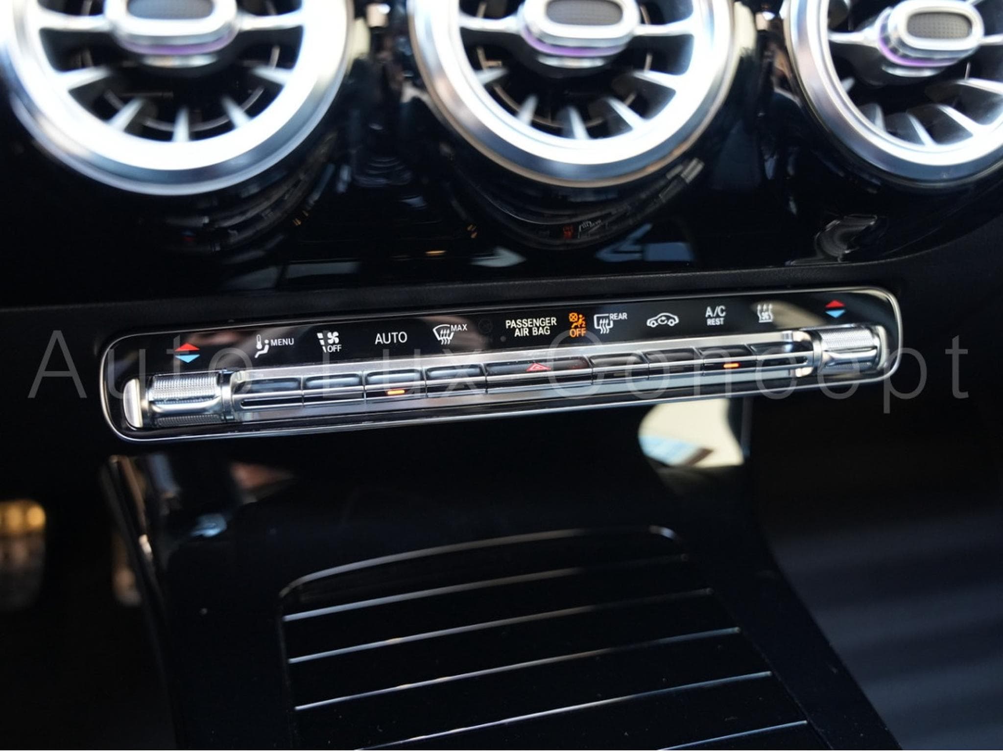 Mercedes A 250 e AMG Line 8G-DCT (2020) - Photo 15