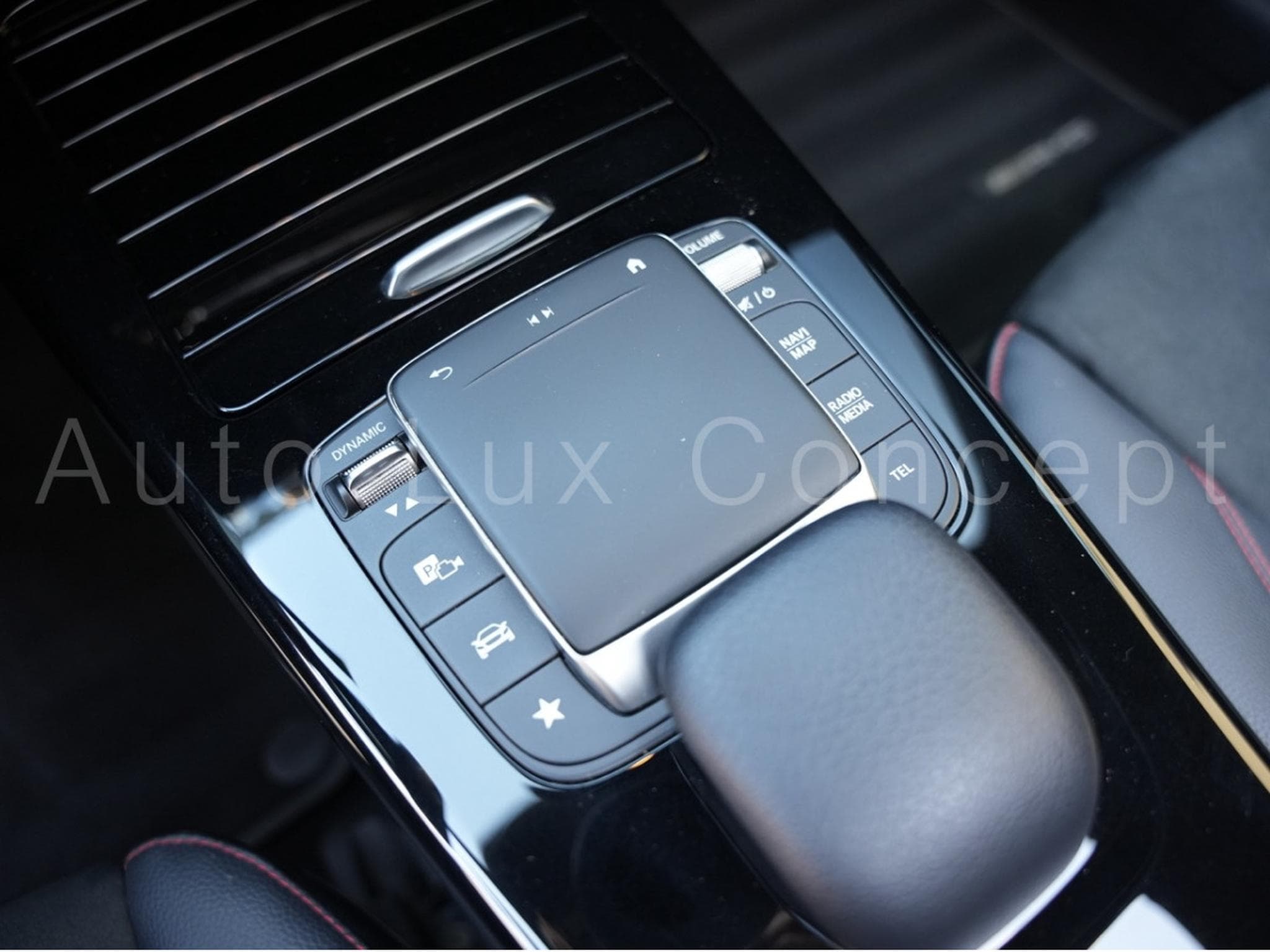 Mercedes A 250 e AMG Line 8G-DCT (2020) - Photo 16