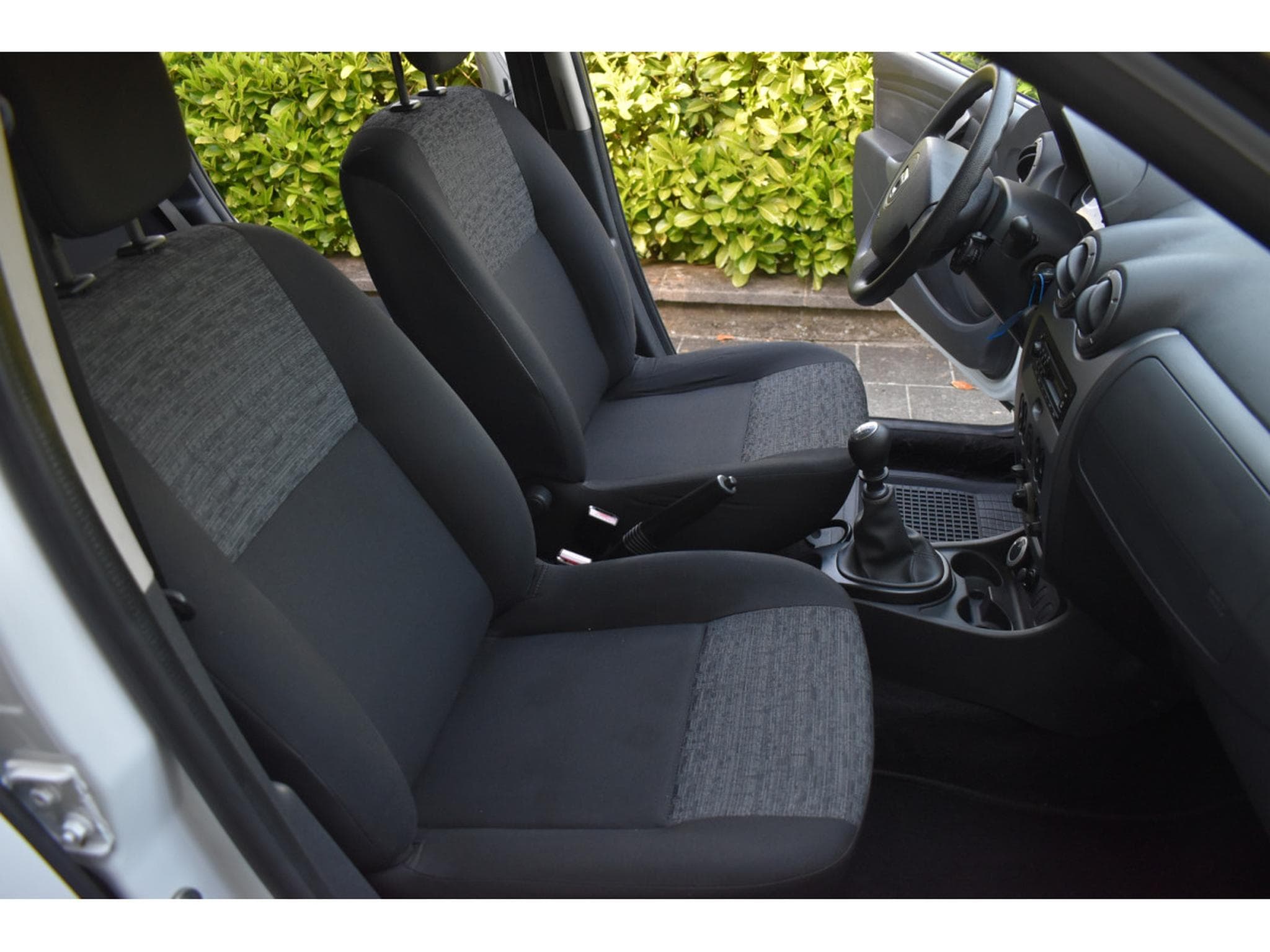 Dacia Duster 4x4 1,6i16V (2012) - Photo 10