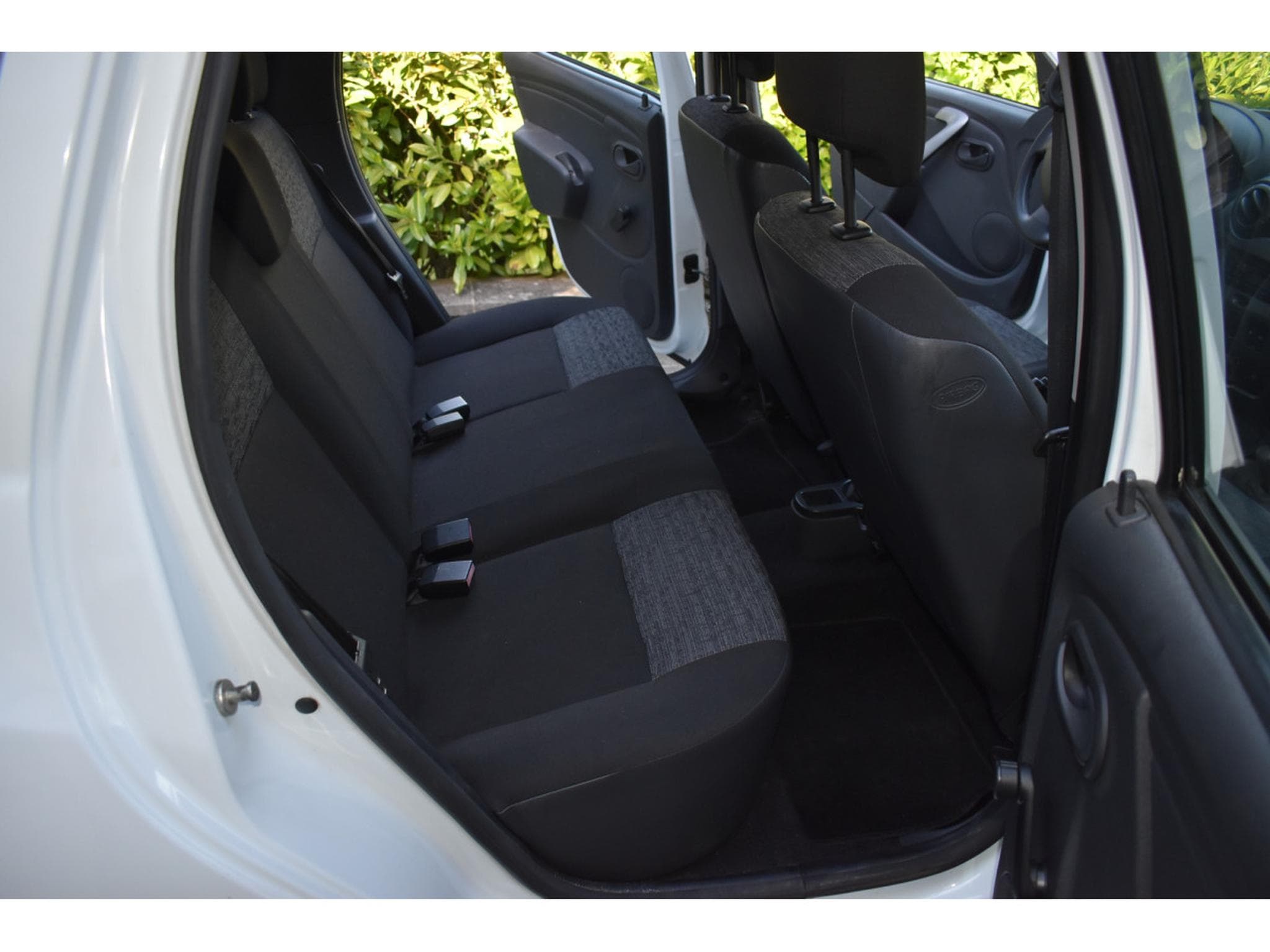 Dacia Duster 4x4 1,6i16V (2012) - Photo 11