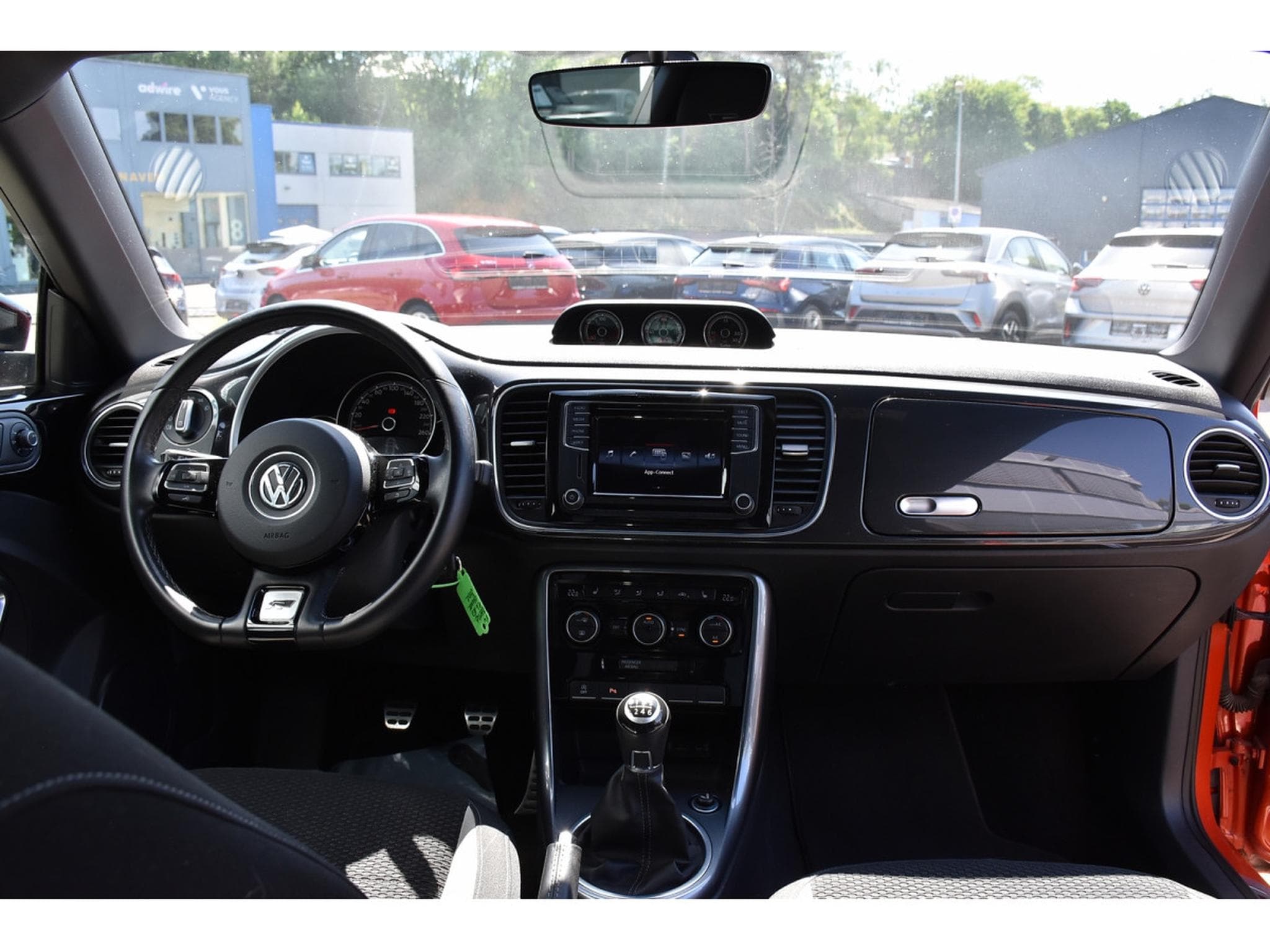 VW Beetle 1.4 TSI R-Line REGUL SG CHFF CAM XENON 1° MAIN (2017) - Foto 9