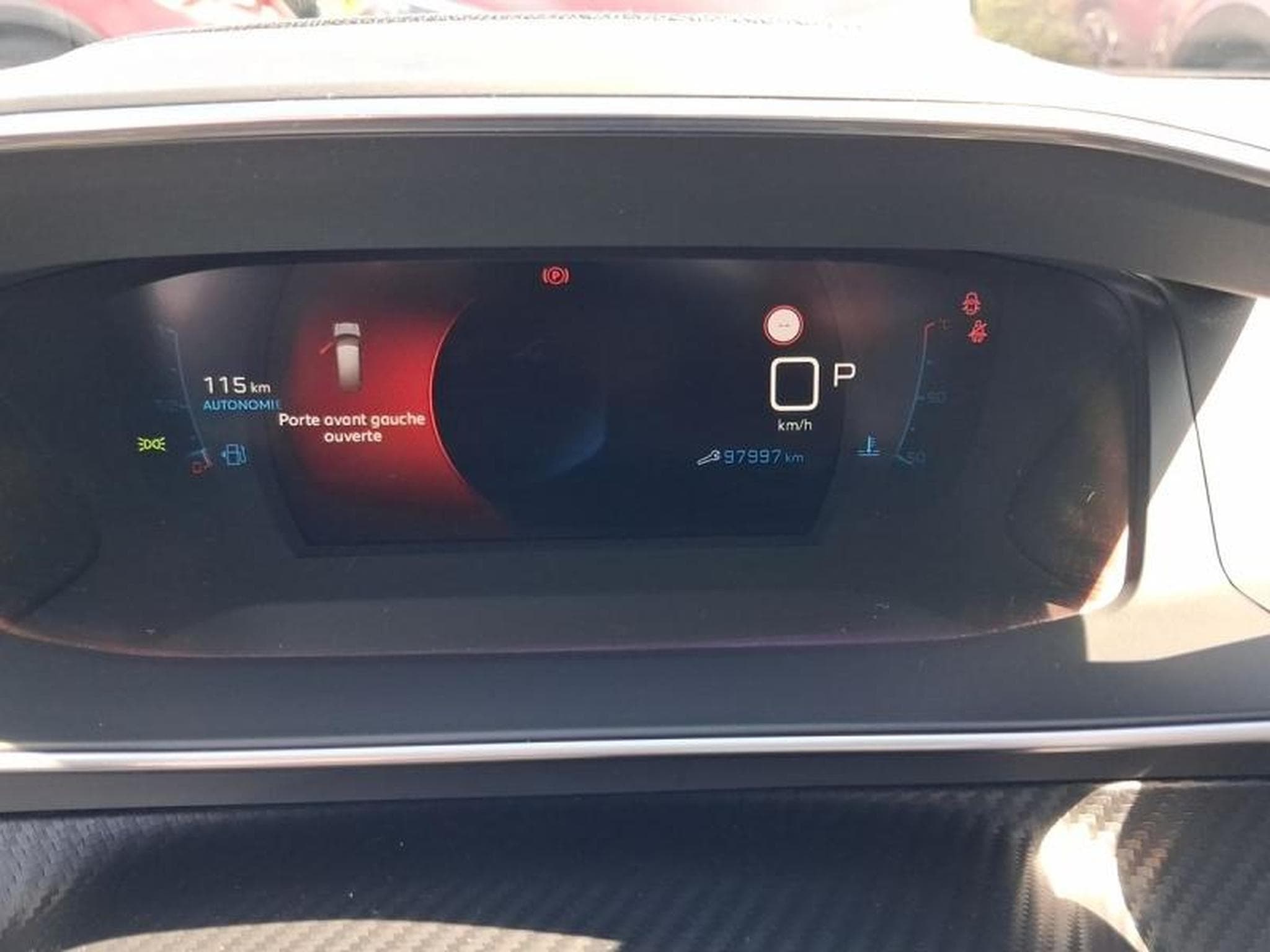 PEUGEOT 2008 1.2 PureTech 130ch S&S Allure Pack EAT8 (2021) - Photo 6