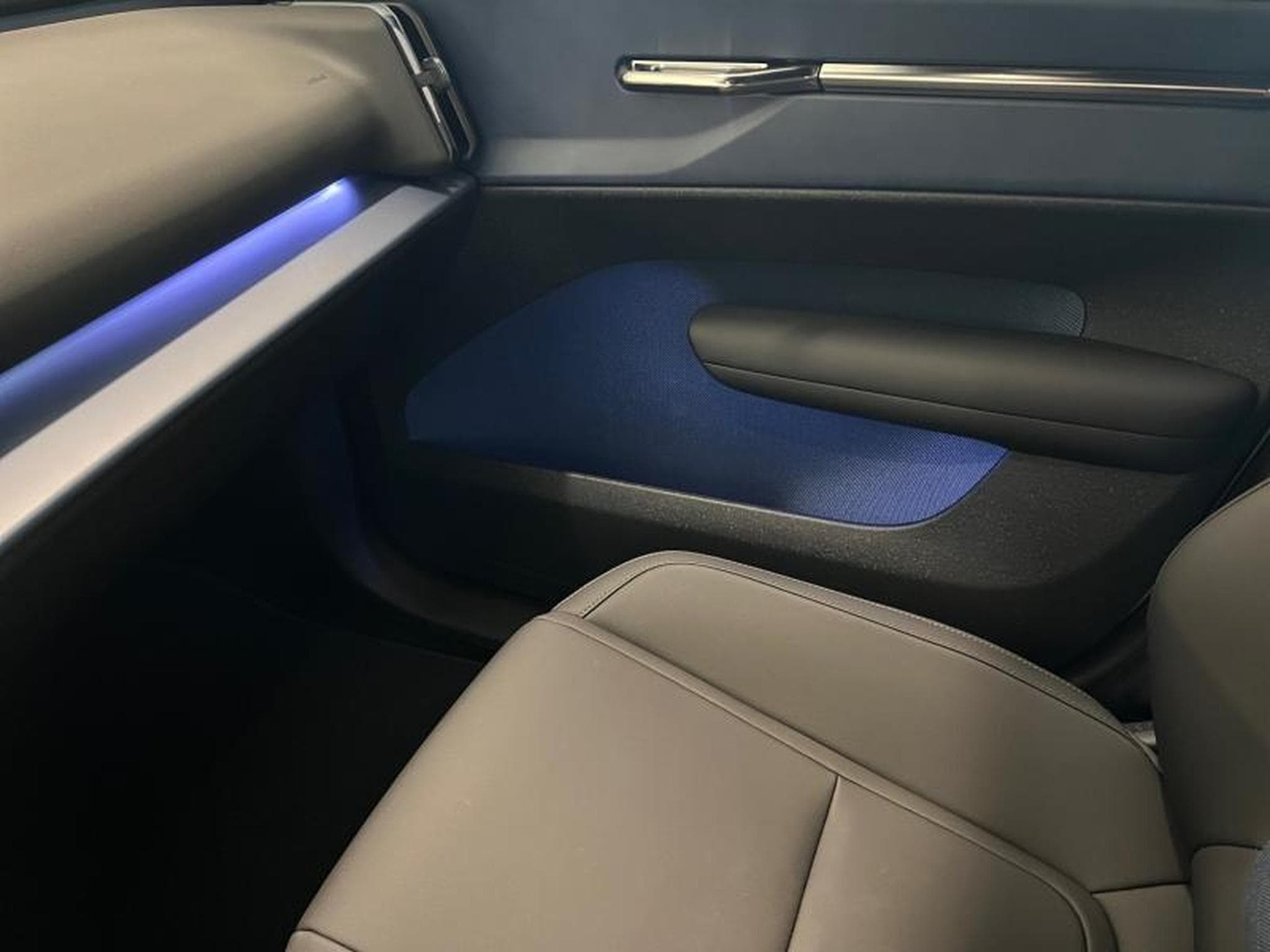Volvo EX30 Plus (2024) - Photo 12