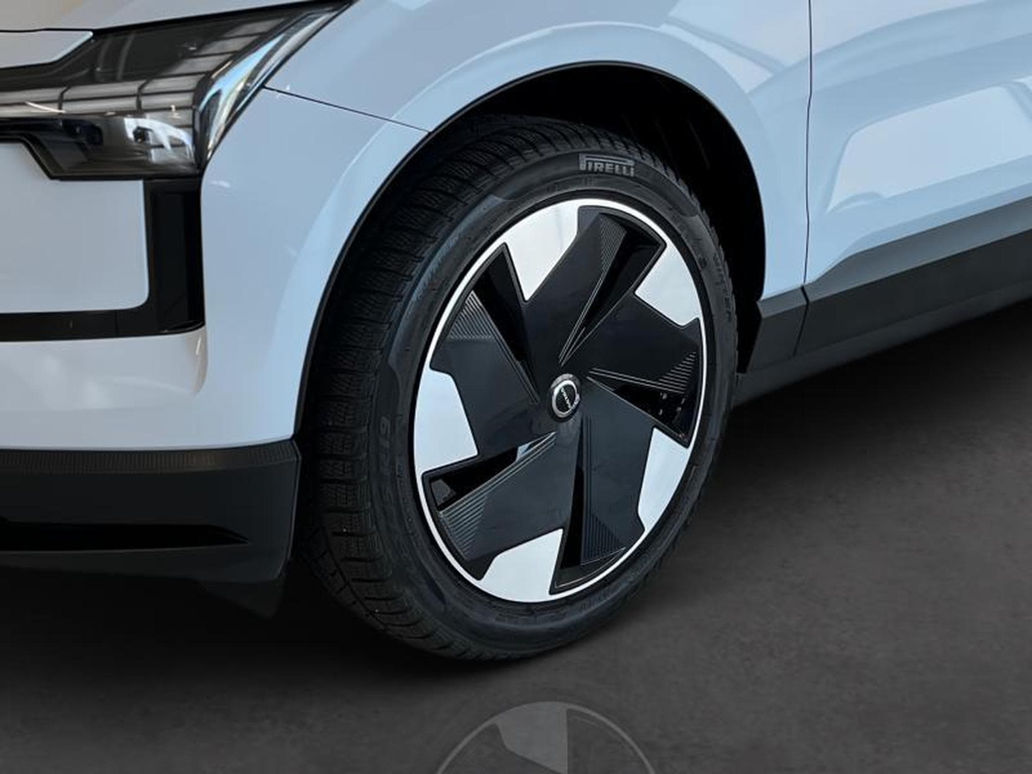 Volvo EX30 Plus (2024) - Photo 5