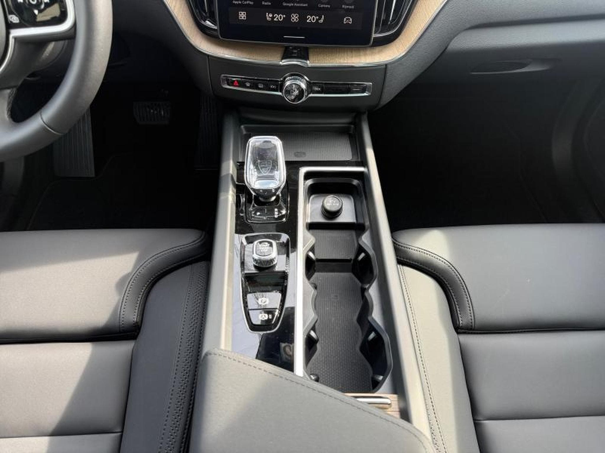 Volvo XC60 Facelift T6 Plus Dark (2025) - Photo 11