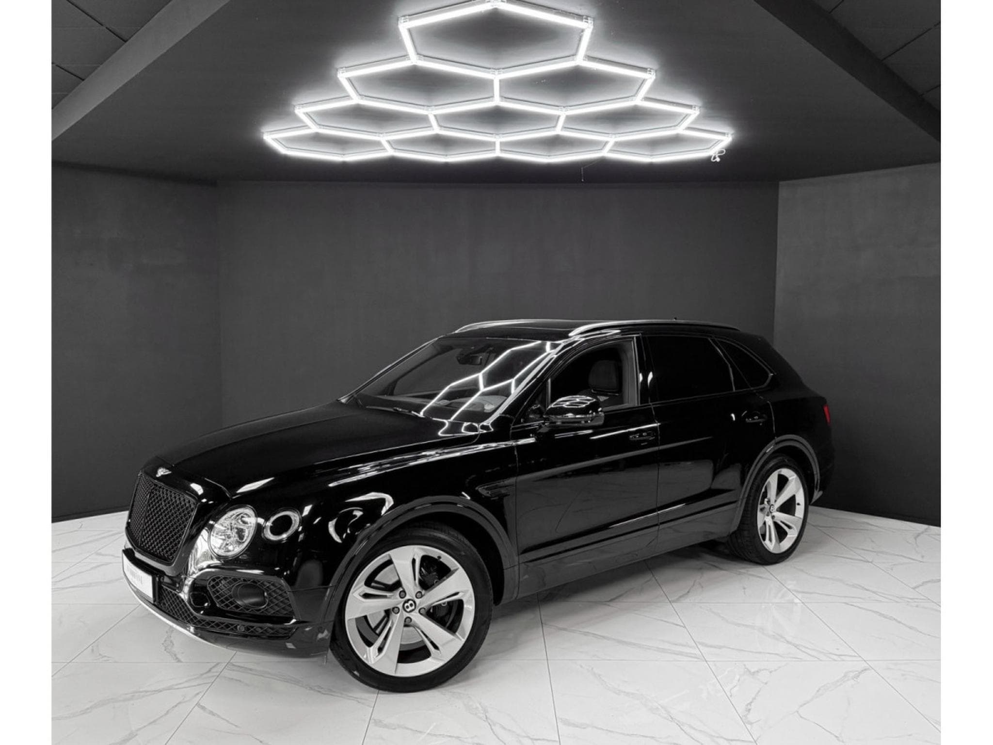 Bentley Bentayga 4.0 V8 / 1ST HAND / FULL BENTLEY SERVICE (2018) - Photo 1