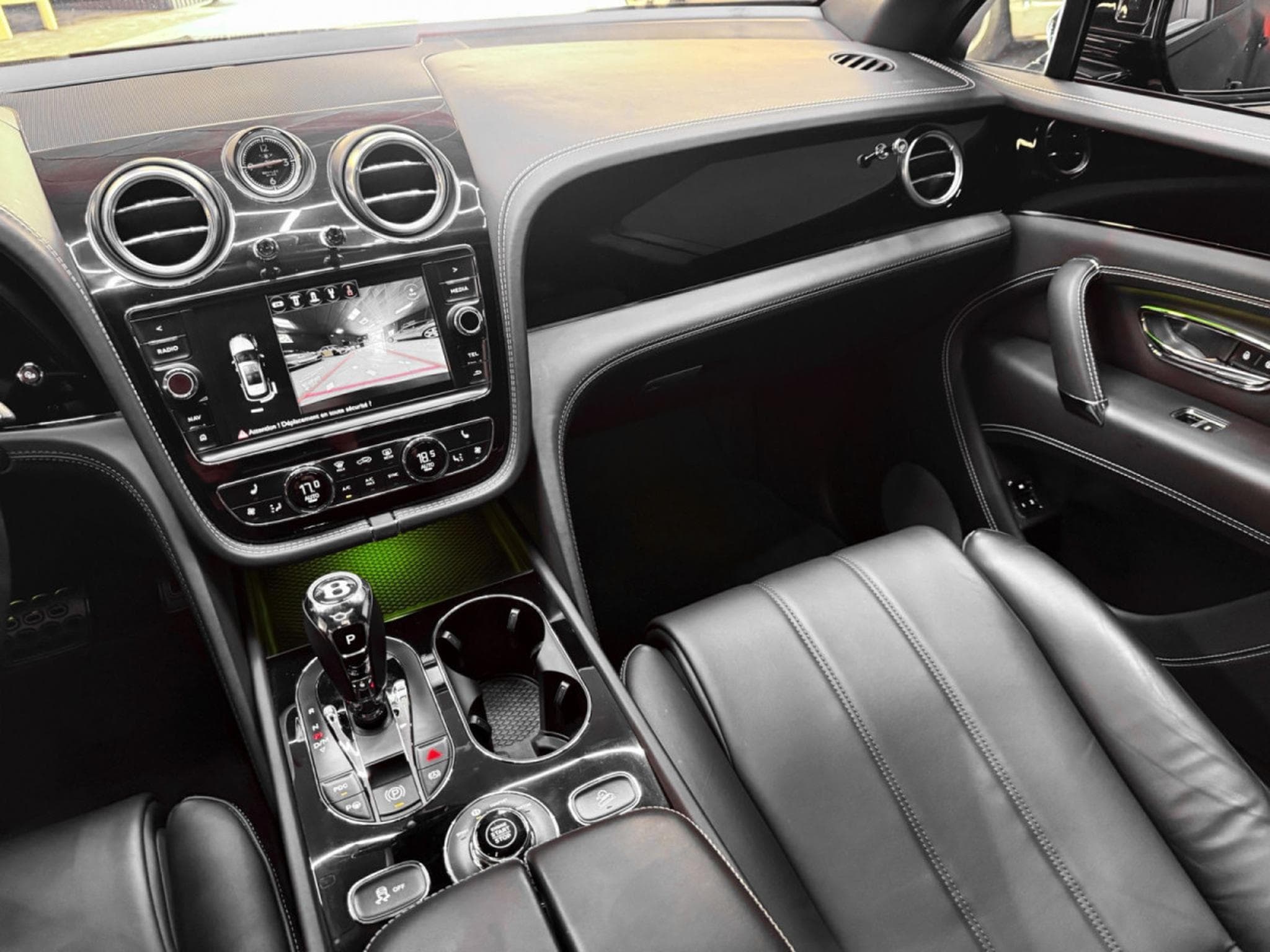 Bentley Bentayga 4.0 V8 / 1ST HAND / FULL BENTLEY SERVICE (2018) - Photo 12