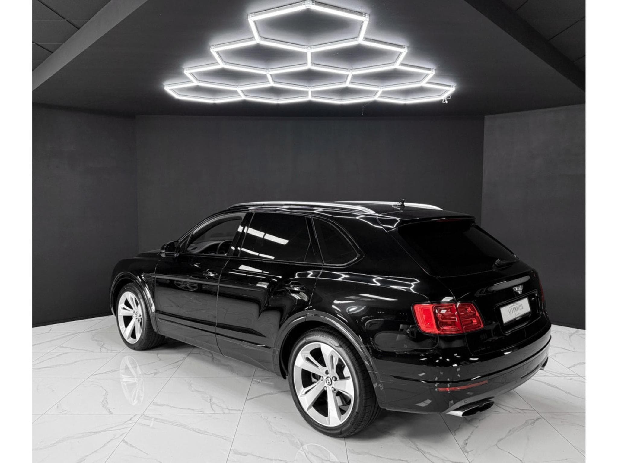 Bentley Bentayga 4.0 V8 / 1ST HAND / FULL BENTLEY SERVICE (2018) - Photo 3
