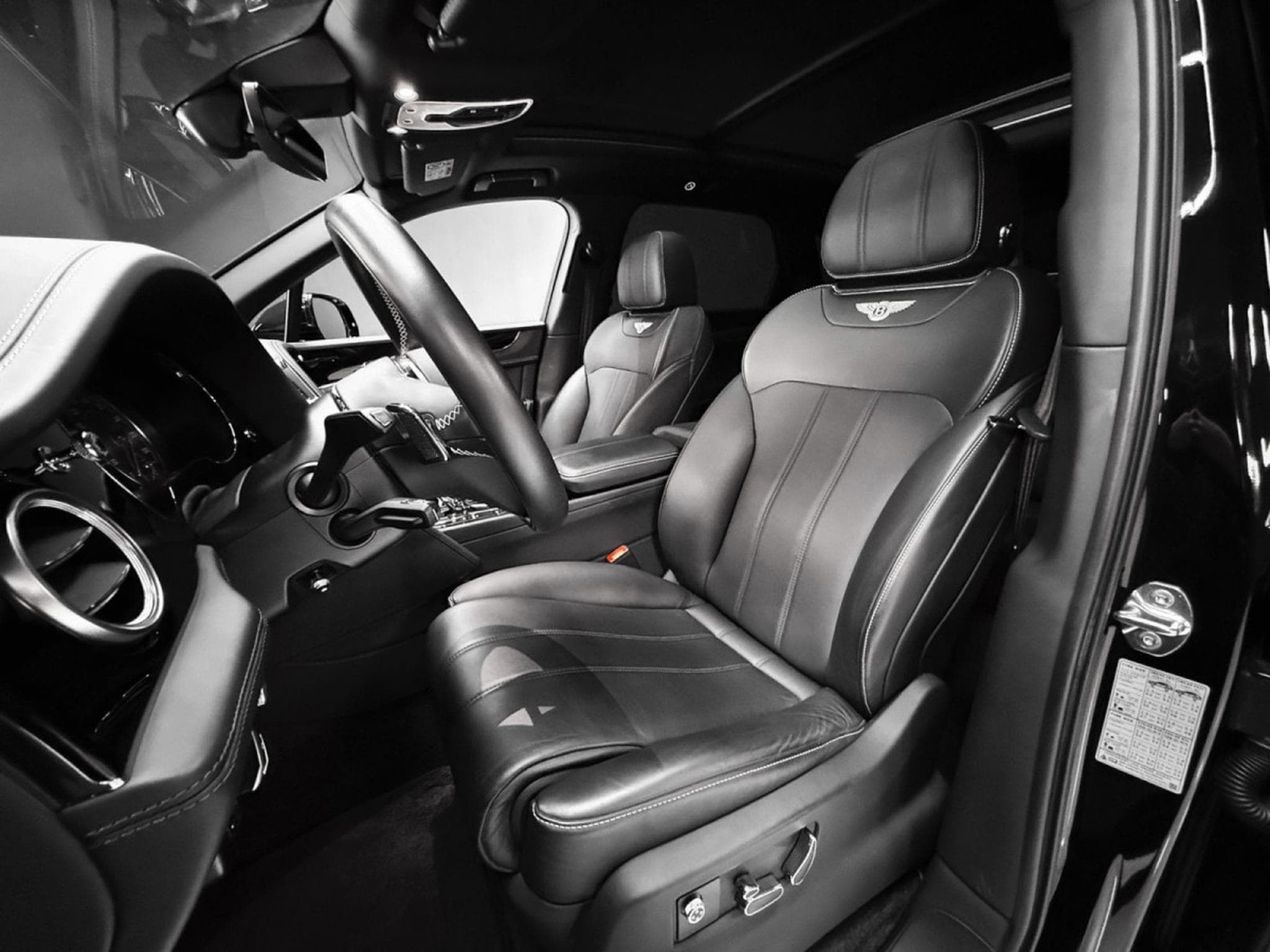 Bentley Bentayga 4.0 V8 / 1ST HAND / FULL BENTLEY SERVICE (2018) - Photo 9