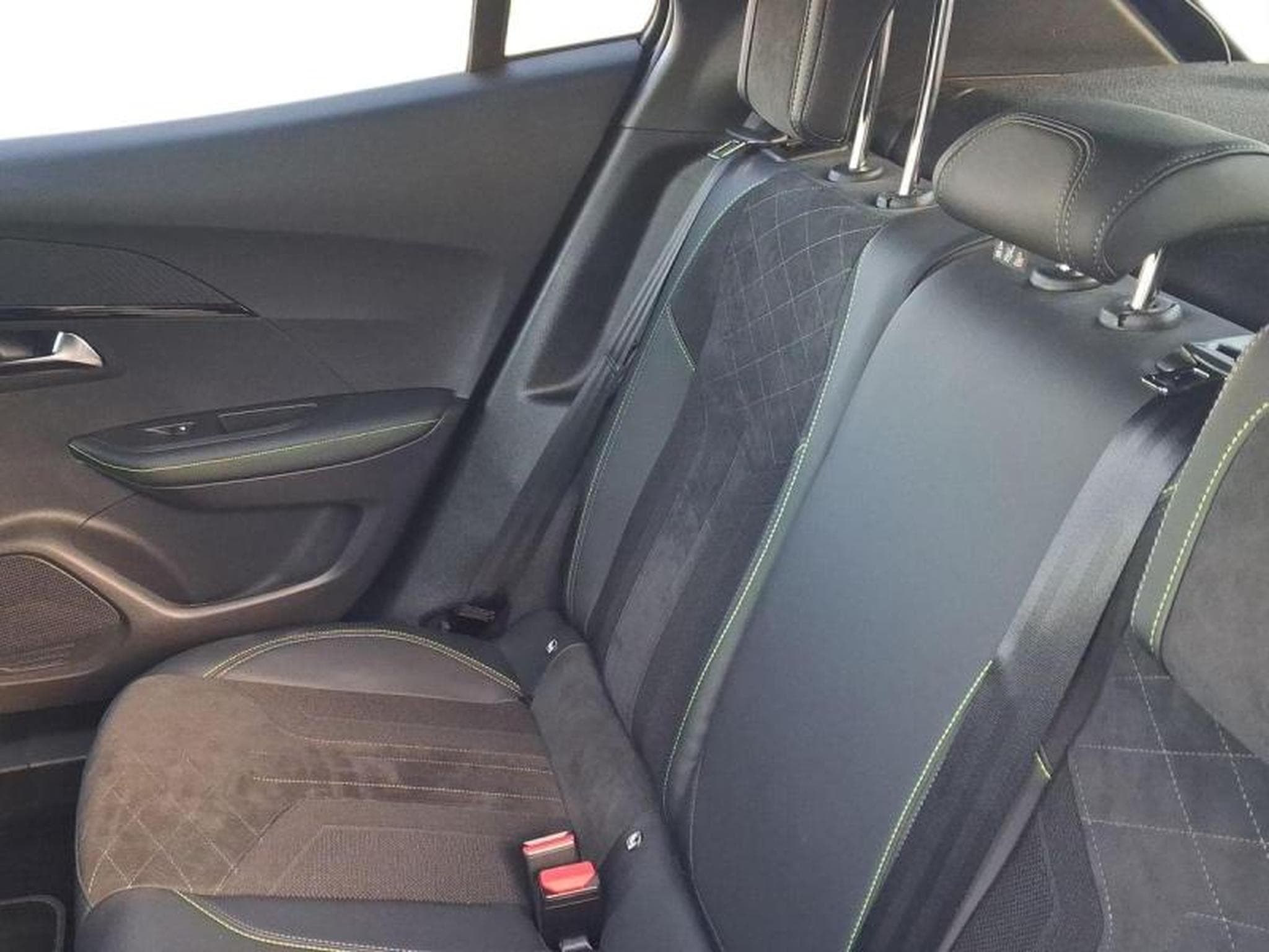 PEUGEOT 2008 1.2 PureTech 130ch S&S GT Pack EAT8 (2021) - Photo 7