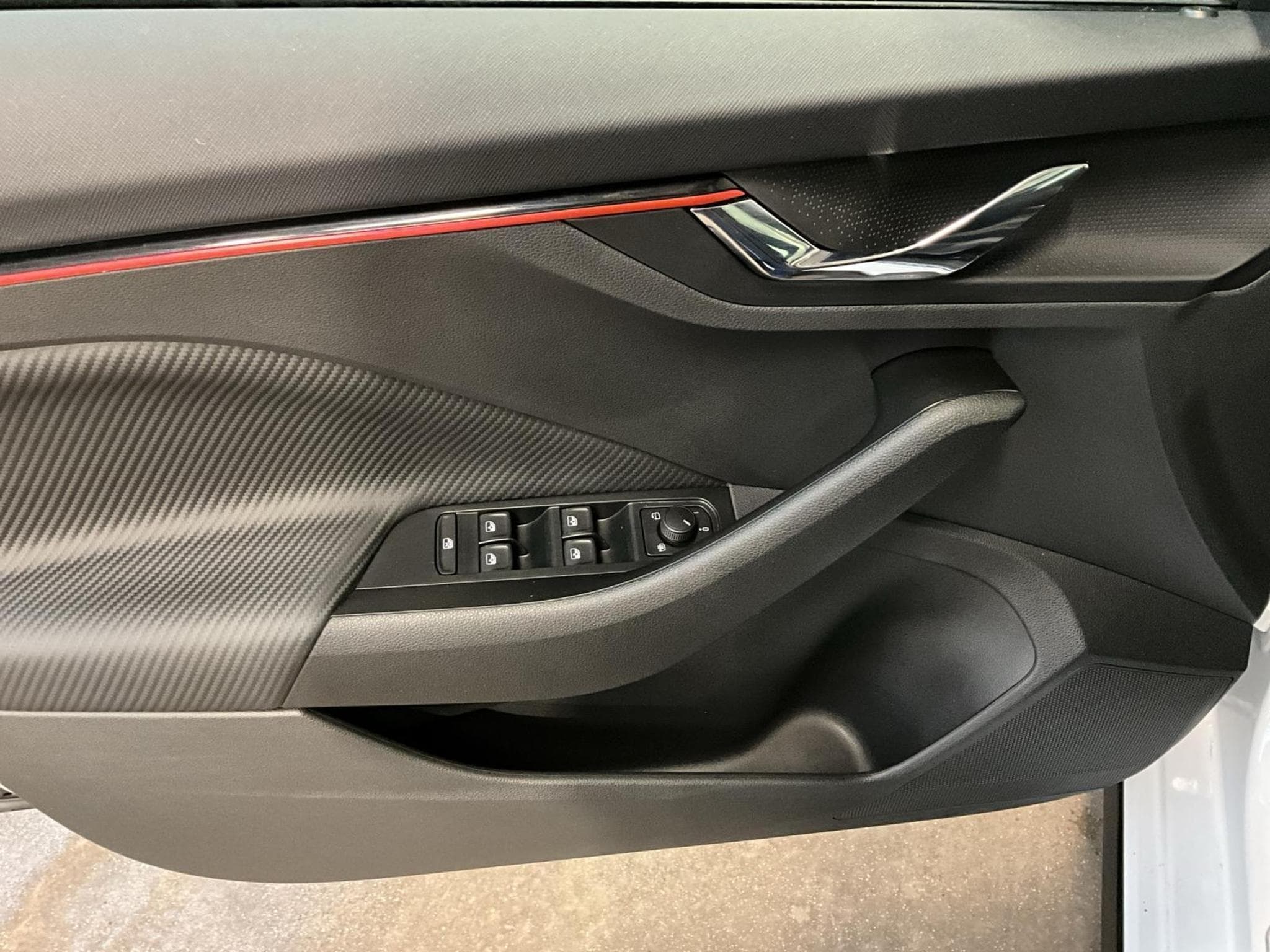 Skoda Scala Monte-Carlo+DSG+RearView+LED (2025) - Photo 14