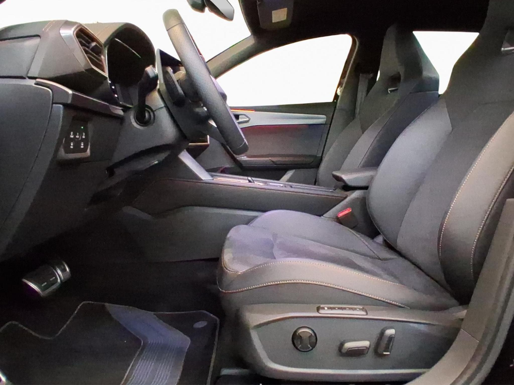 Cupra Leon ST+DSG+Dinamica+Pure-Perf.+Int.-Drive (2025) - Photo 9