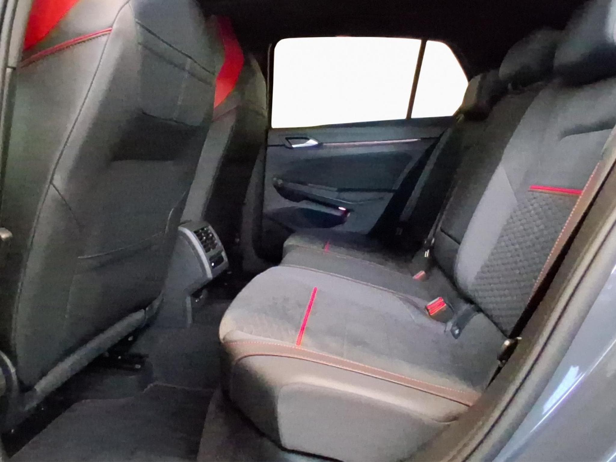 VW Golf GTI-Clubsport+DSG+Pano+Black-Style+P.Ass. (2026) - Photo 16