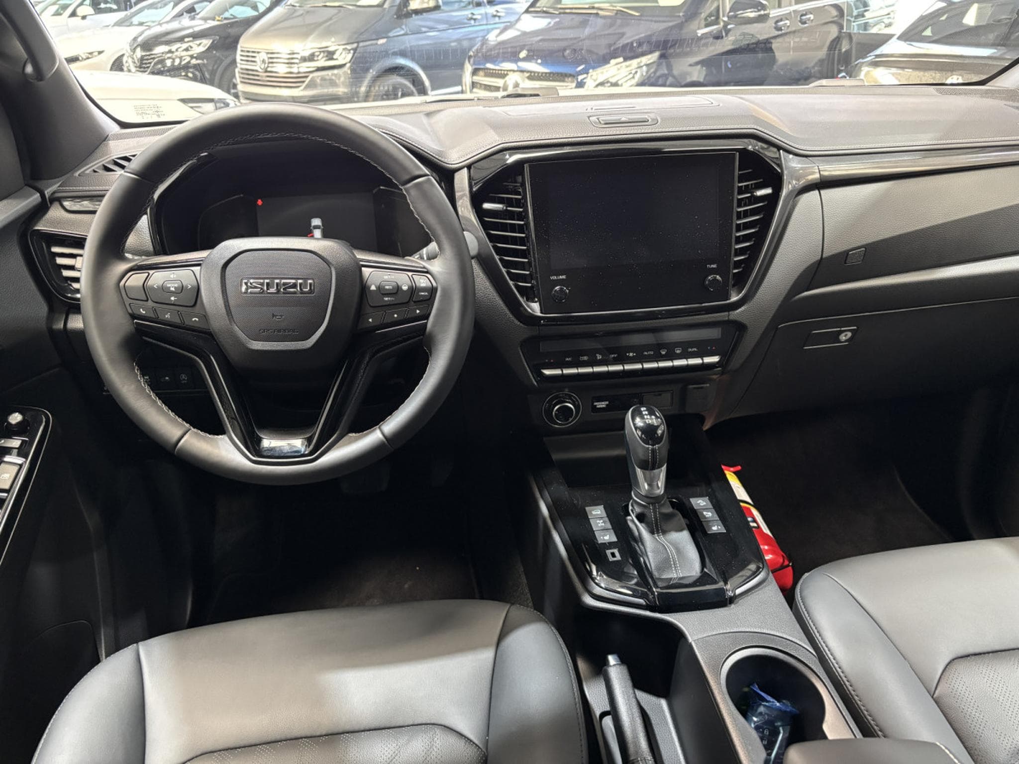 Isuzu D-Max Double Cab 1.9 V-Cross 163HP (2026) - Photo 10