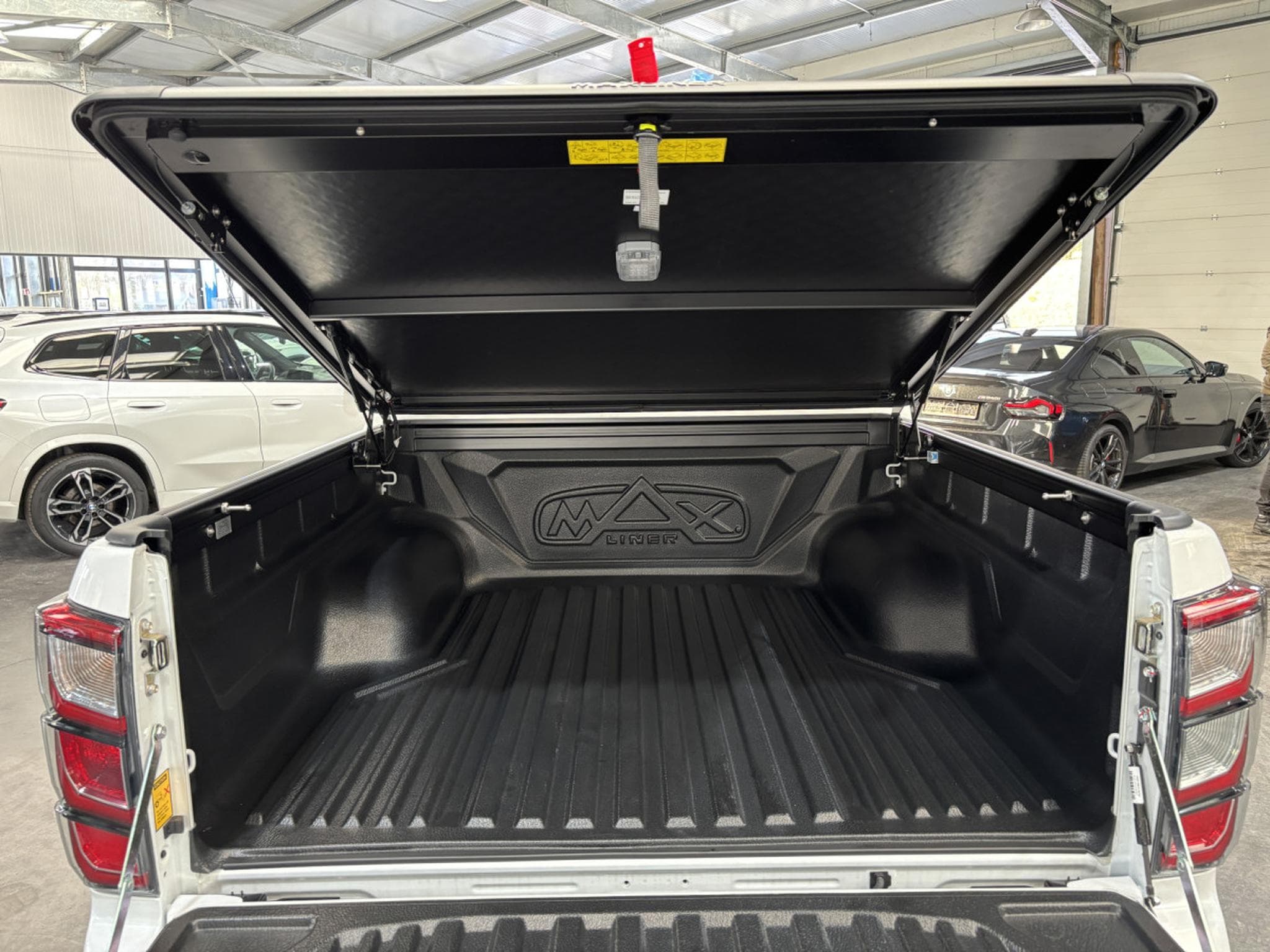 Isuzu D-Max Double Cab 1.9 V-Cross 163HP (2026) - Photo 12