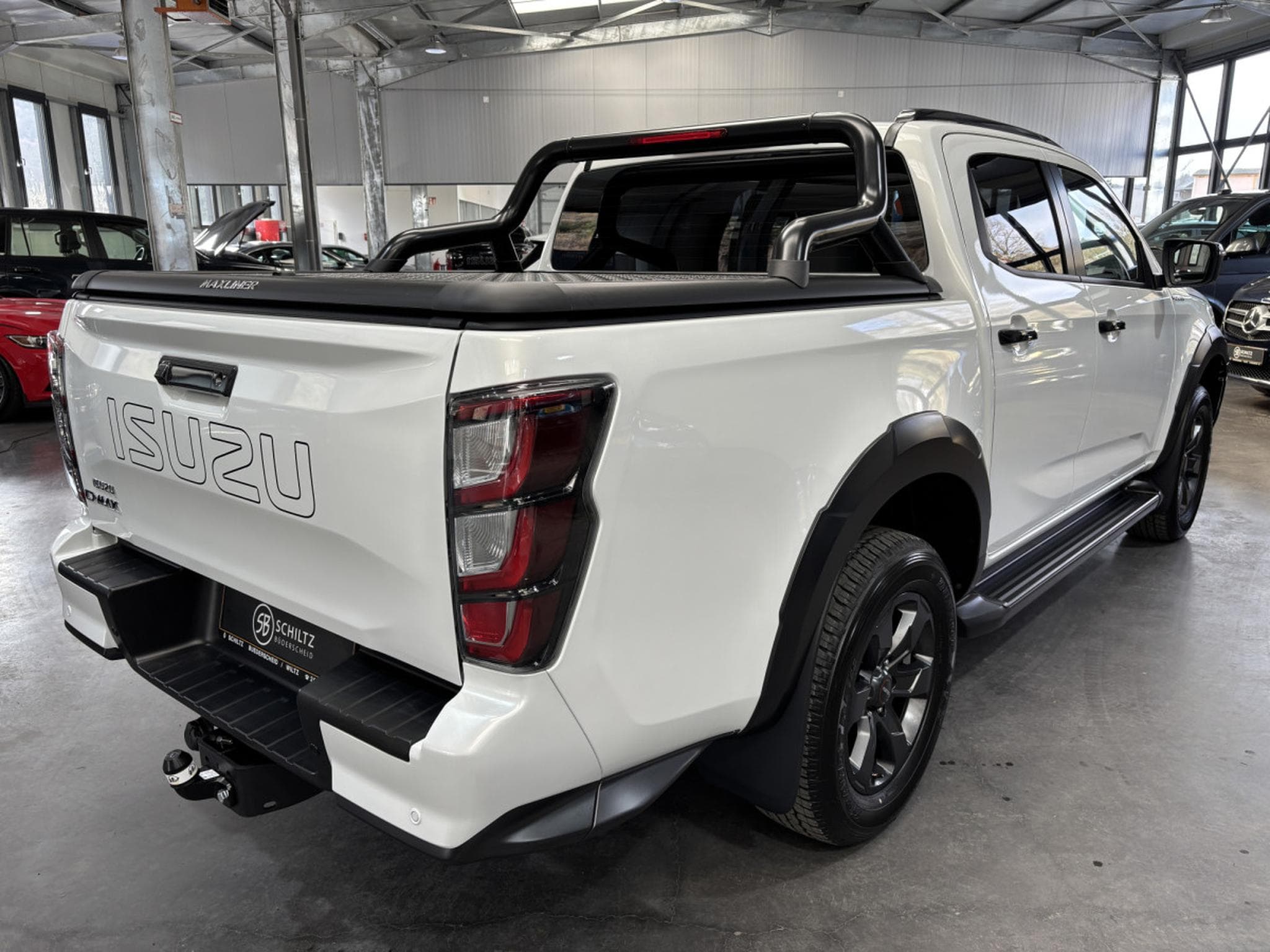 Isuzu D-Max Double Cab 1.9 V-Cross 163HP (2026) - Photo 3