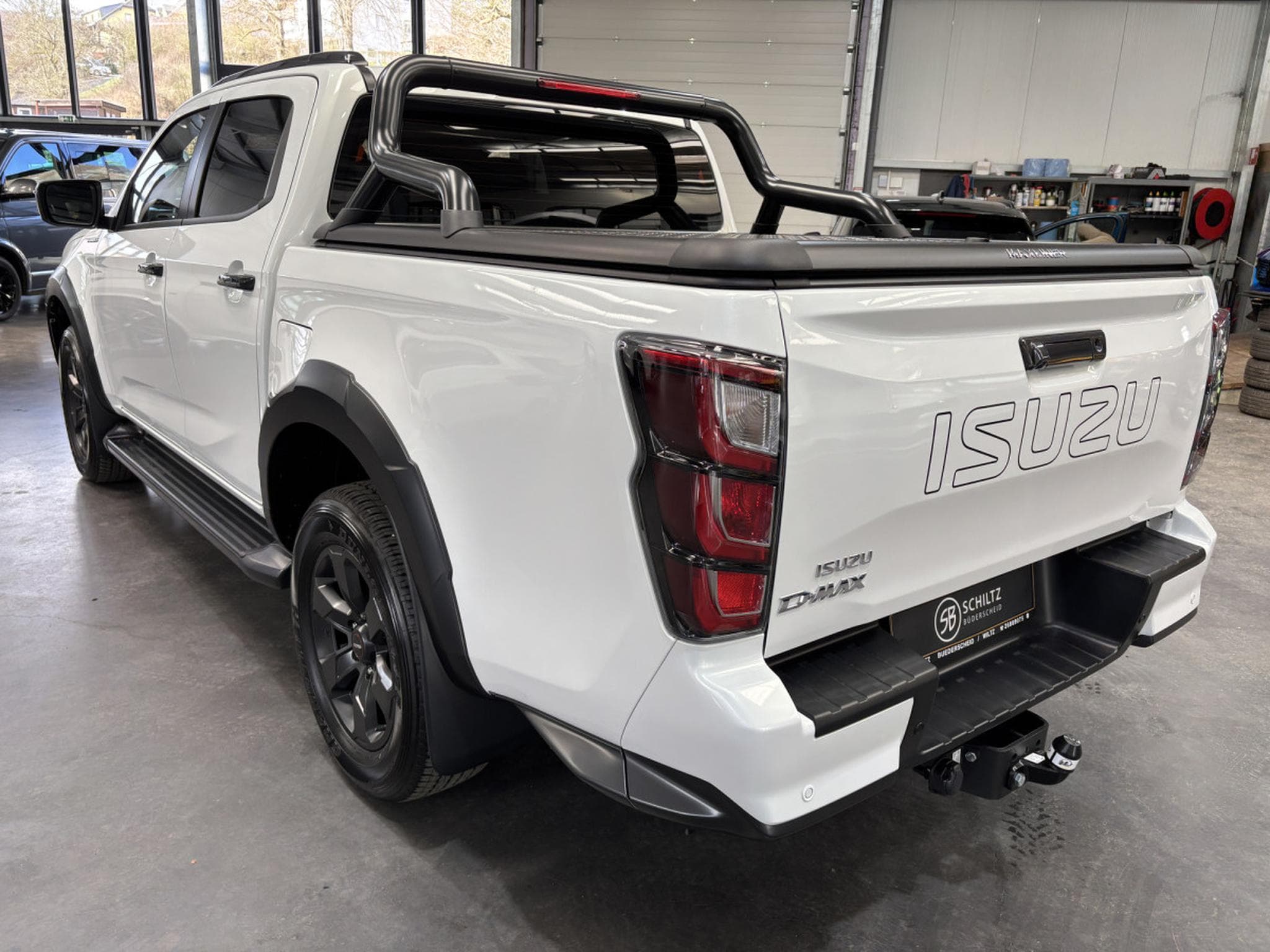 Isuzu D-Max Double Cab 1.9 V-Cross 163HP (2026) - Photo 5