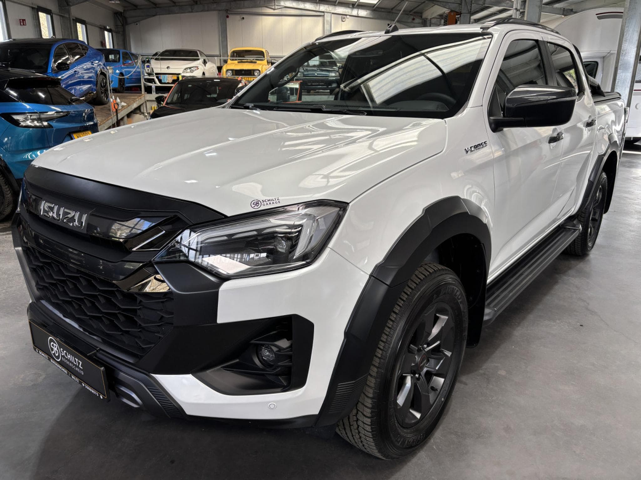 Isuzu D-Max Double Cab 1.9 V-Cross 163HP (2026) - Photo 6