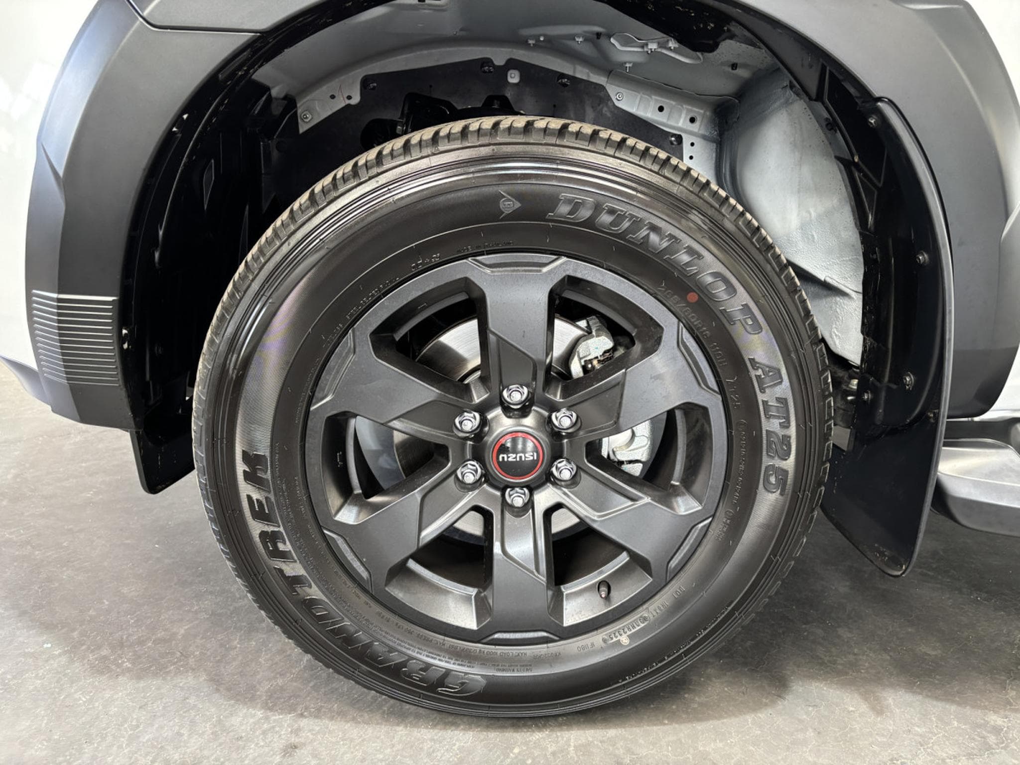 Isuzu D-Max Double Cab 1.9 V-Cross 163HP (2026) - Photo 8