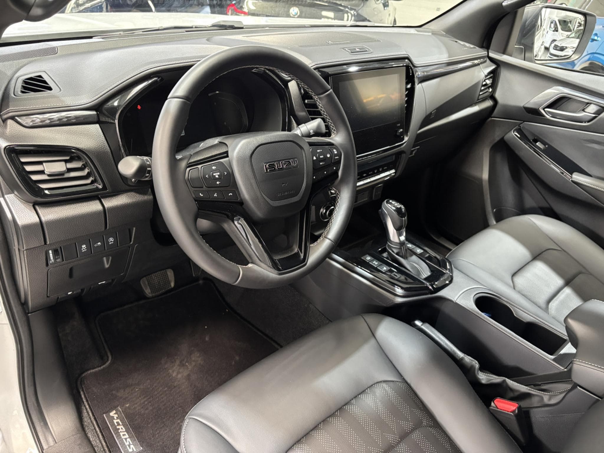 Isuzu D-Max Double Cab 1.9 V-Cross 163HP (2026) - Photo 9