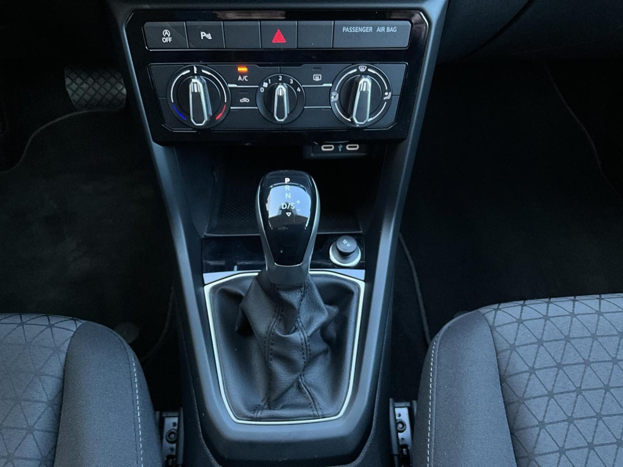 VW T-Cross Life+DSG+LED+AHK+RearView (2023) - Photo 12