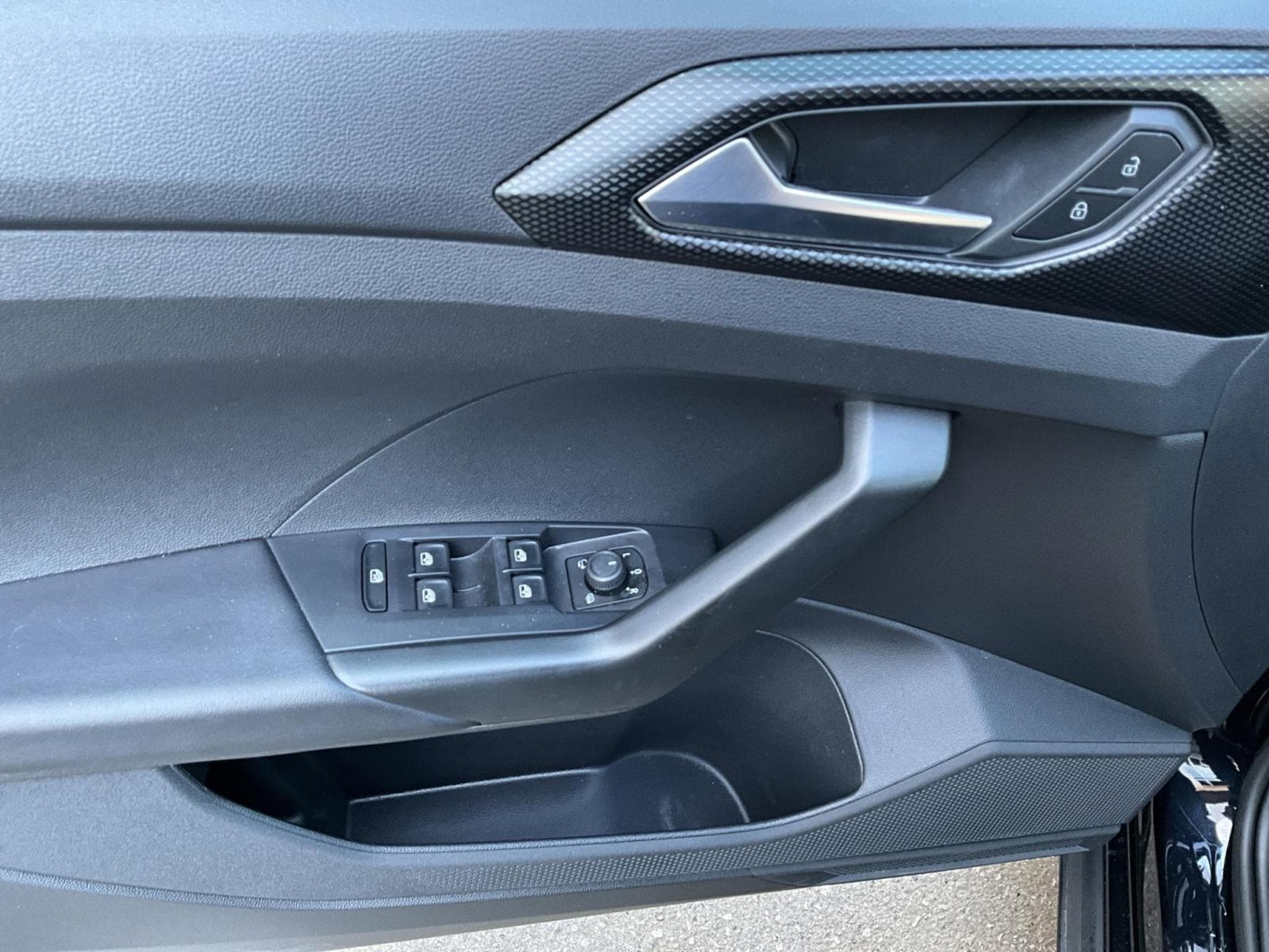 VW T-Cross Life+DSG+LED+AHK+RearView (2023) - Photo 14