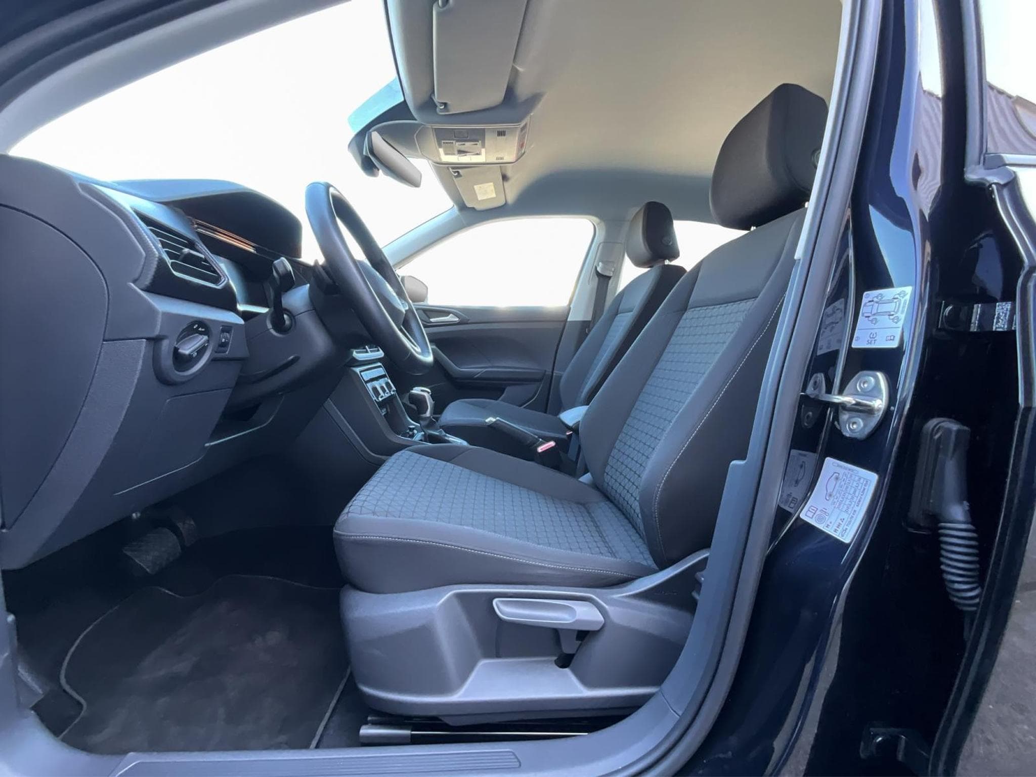 VW T-Cross Life+DSG+LED+AHK+RearView (2023) - Photo 9